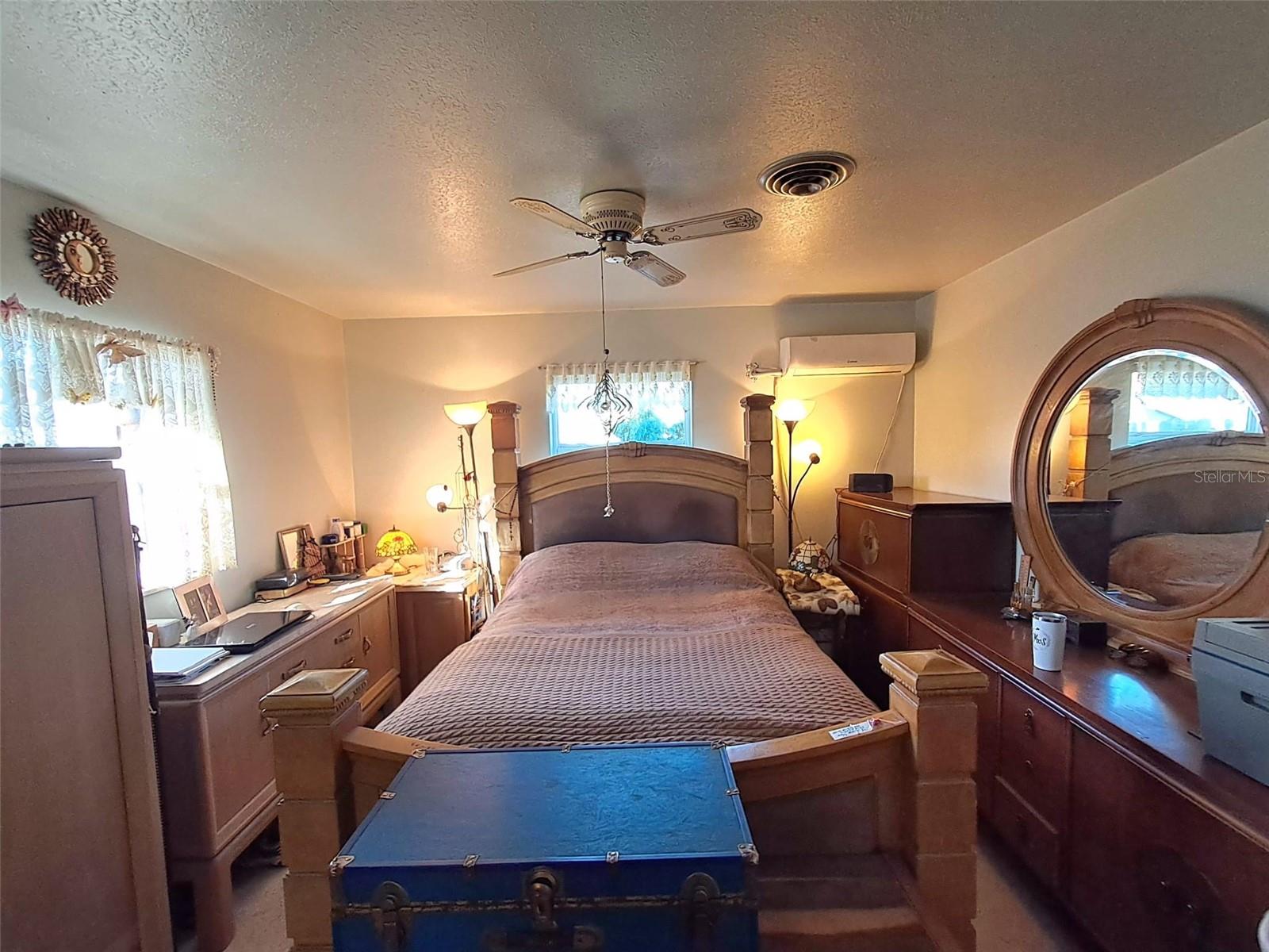 Image 18 of 57 For 517 Ravenna Street N