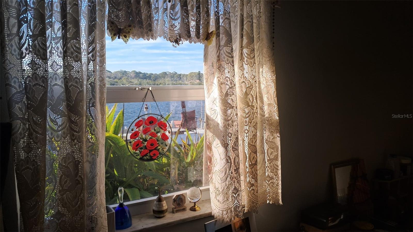 Image 20 of 57 For 517 Ravenna Street N