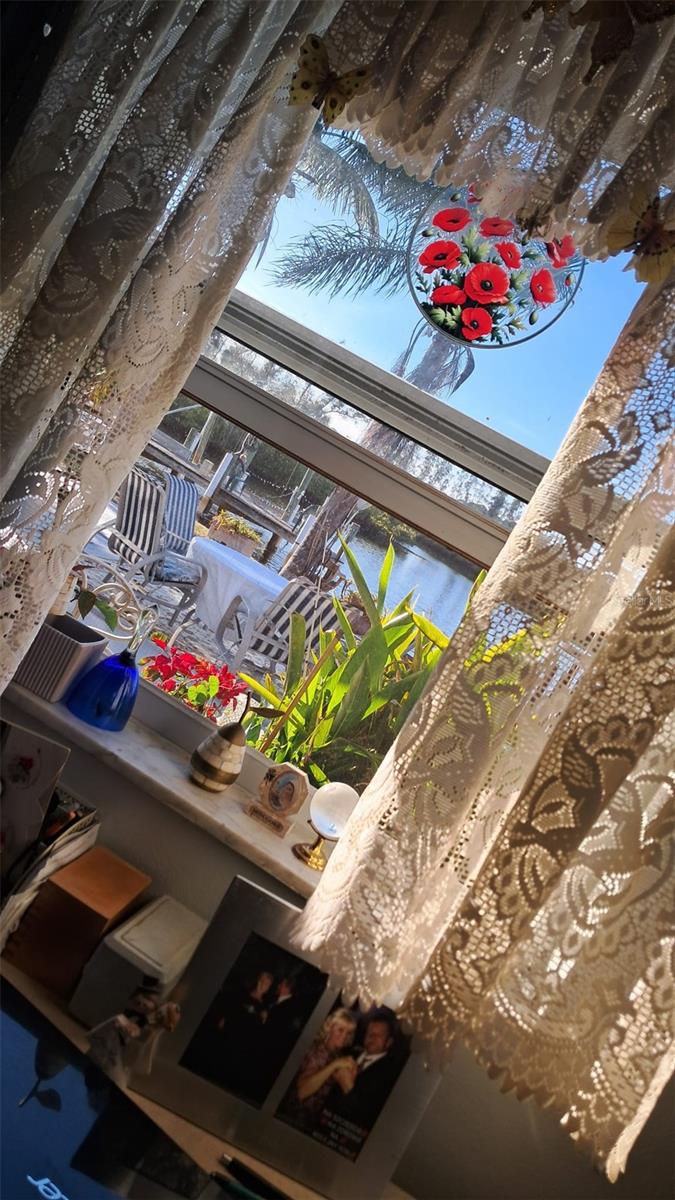 Image 21 of 57 For 517 Ravenna Street N