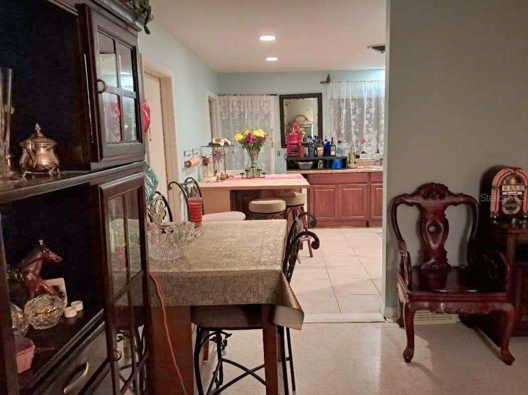 Image 27 of 57 For 517 Ravenna Street N