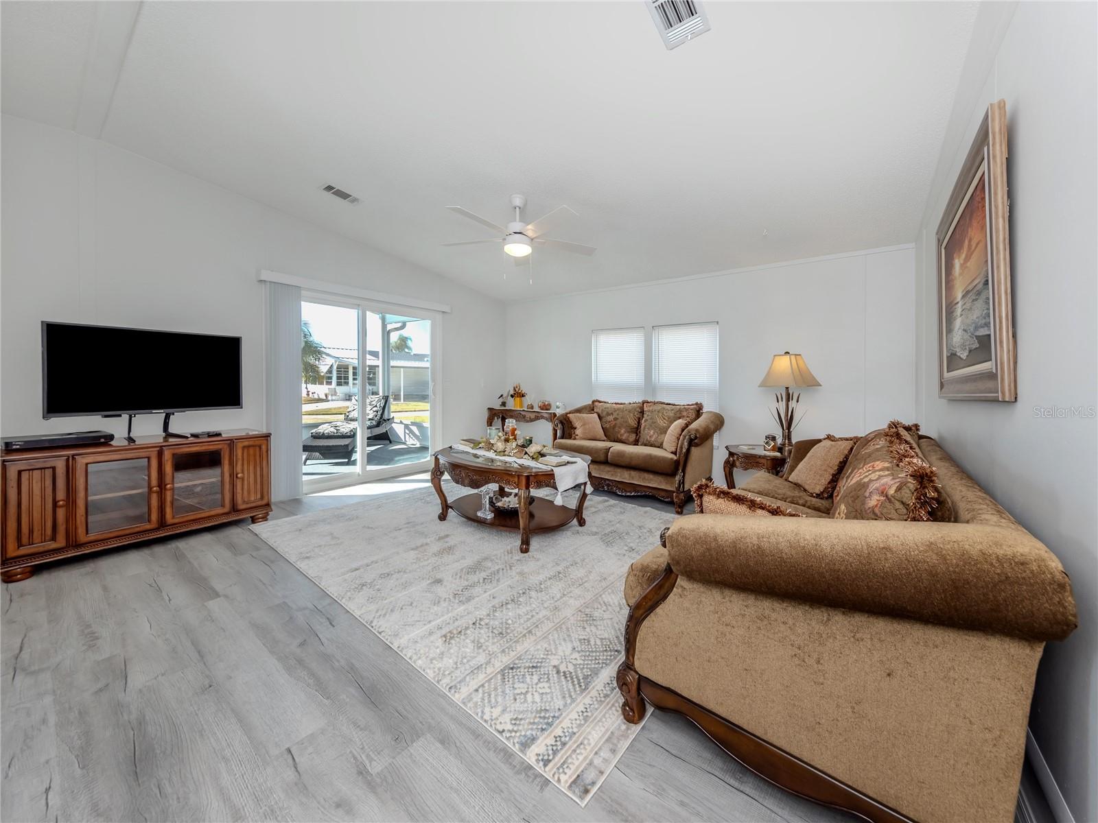 Image 11 of 64 For 270 Captains Court