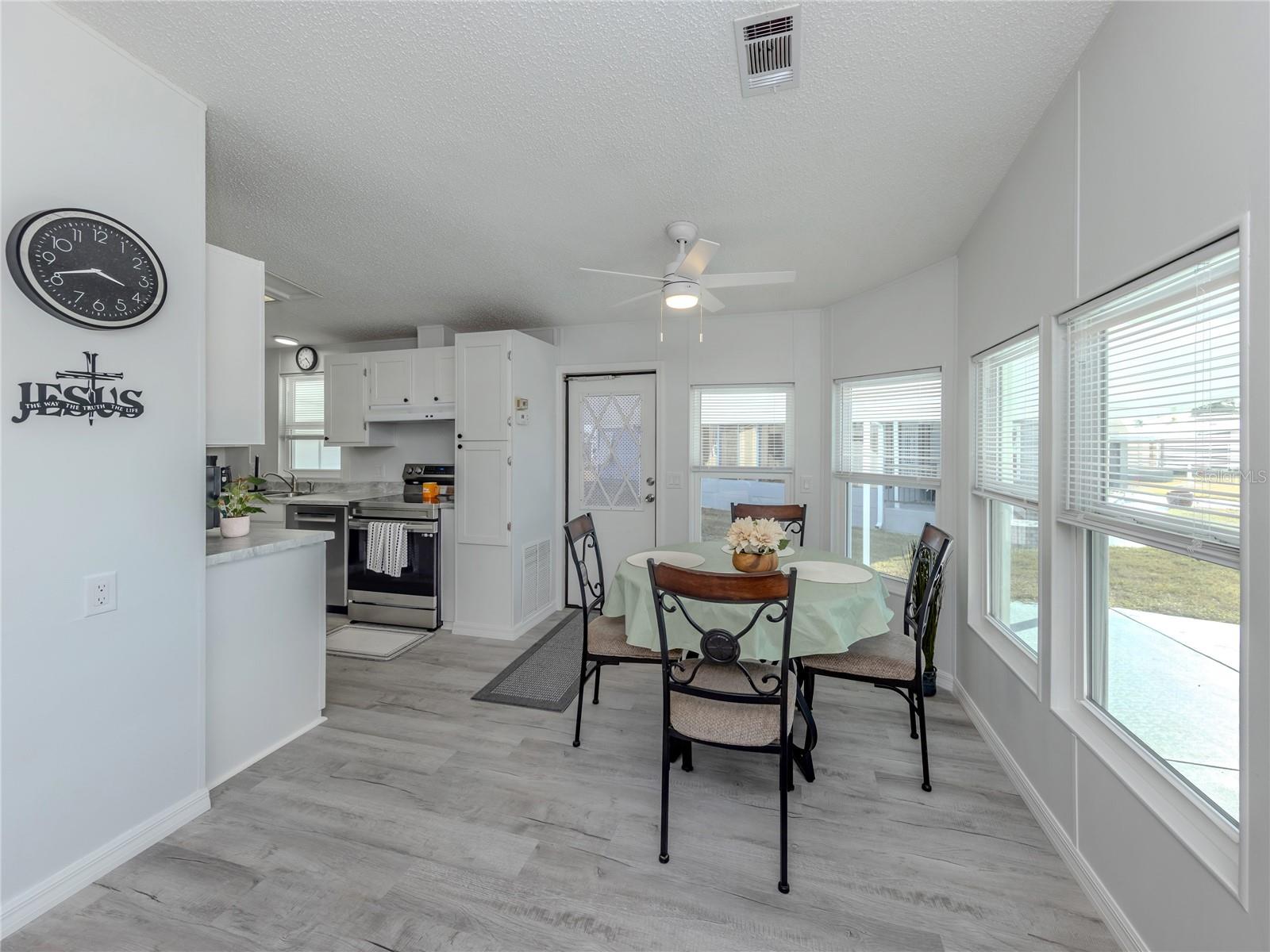 Image 14 of 64 For 270 Captains Court