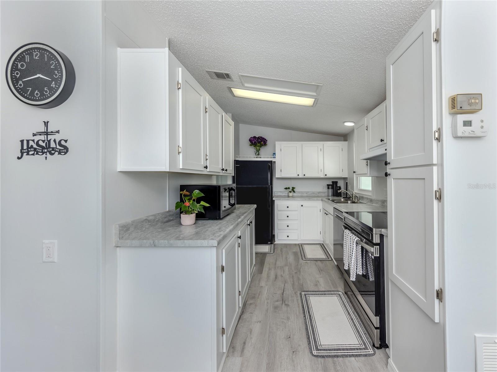 Image 16 of 64 For 270 Captains Court