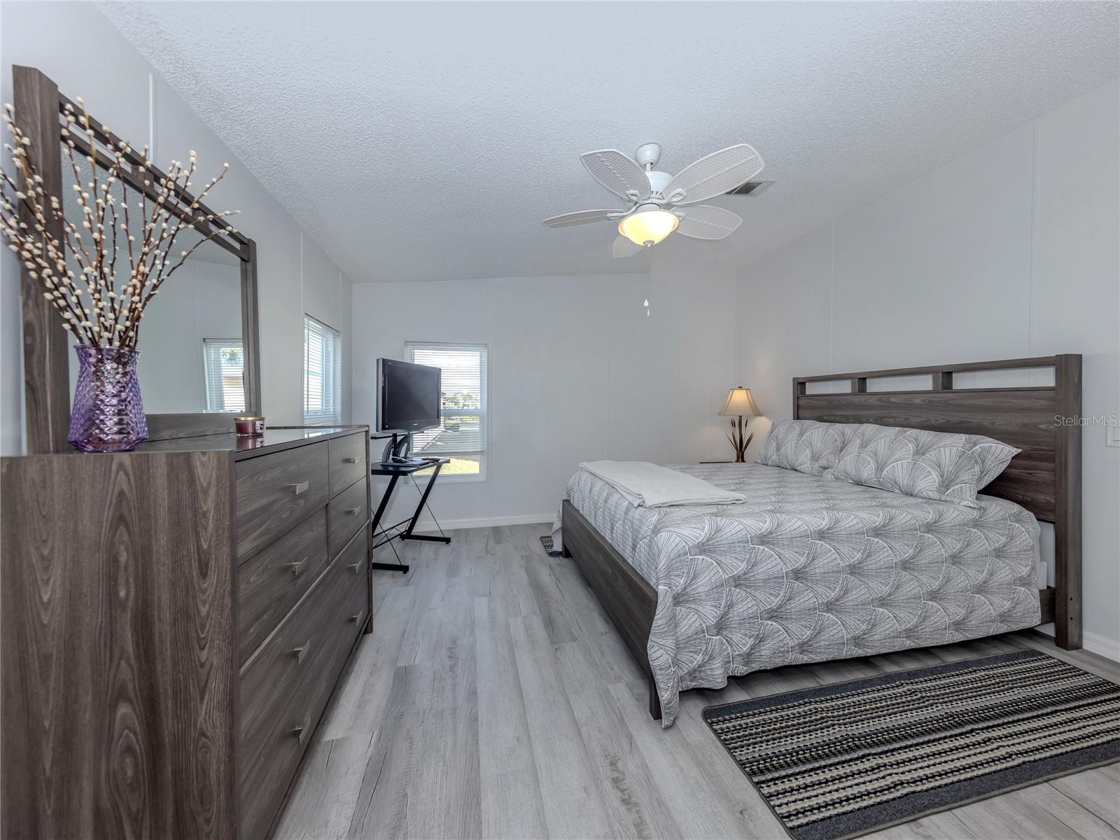 Image 21 of 64 For 270 Captains Court