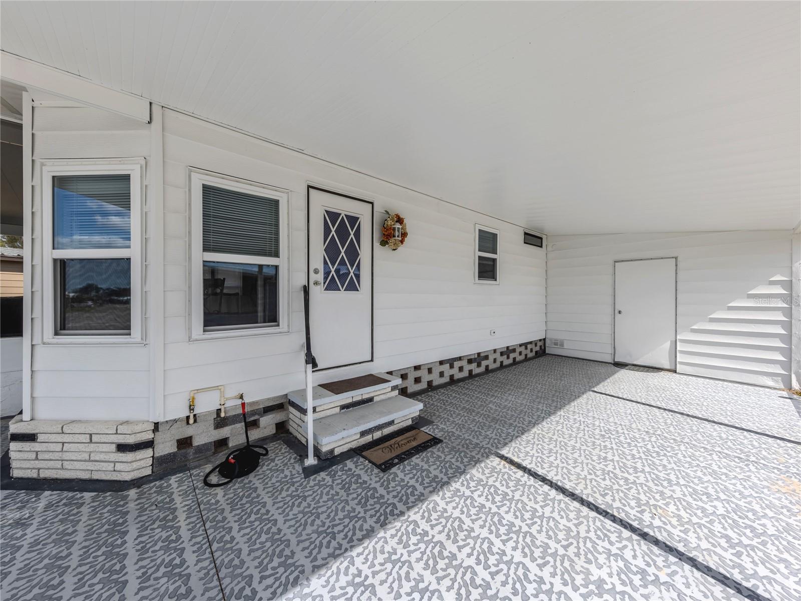 Image 6 of 64 For 270 Captains Court