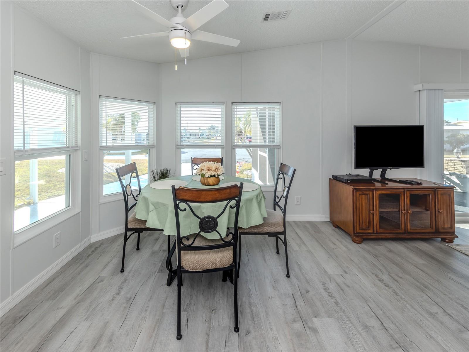 Image 8 of 64 For 270 Captains Court