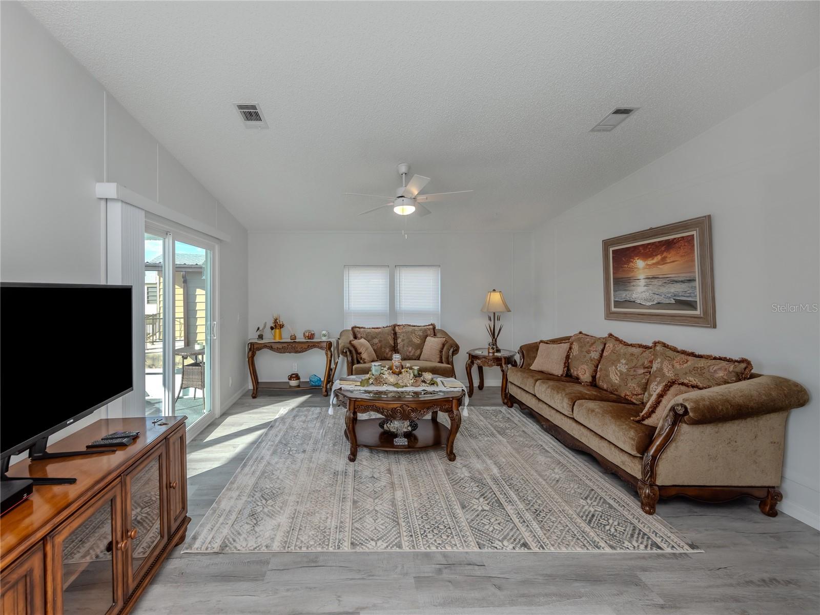 Image 9 of 64 For 270 Captains Court