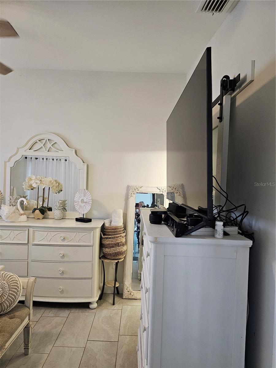 Image 20 of 28 For 3300 Loveland Boulevard 1001