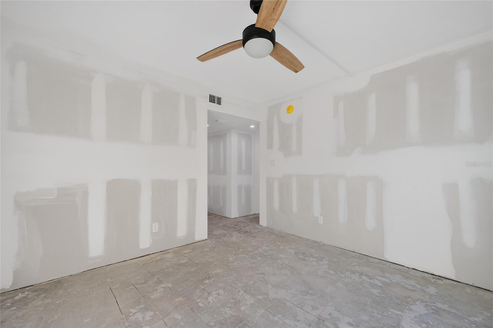 Image 21 of 56 For 5055 Beach Road 101