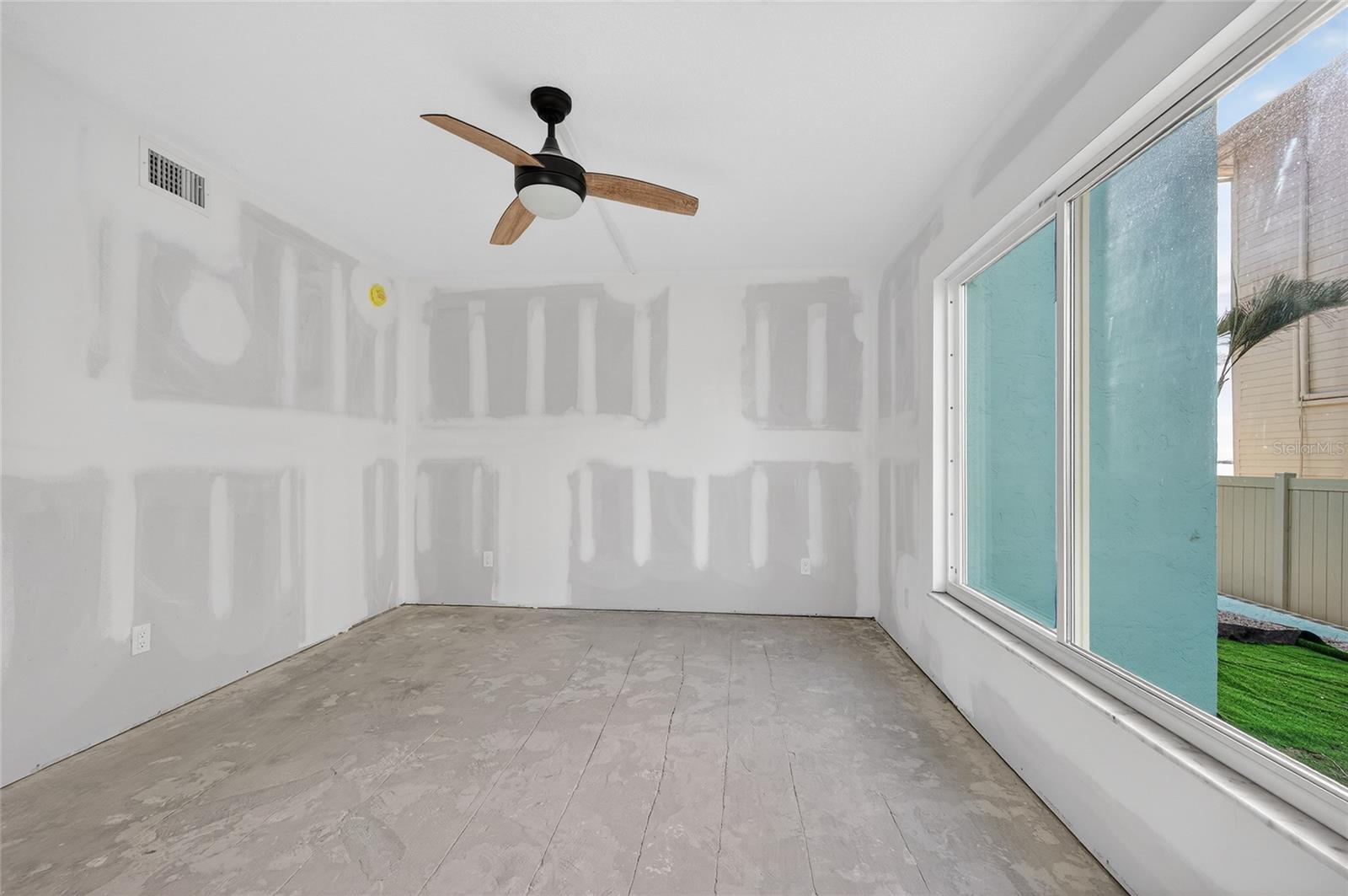 Image 28 of 56 For 5055 Beach Road 101