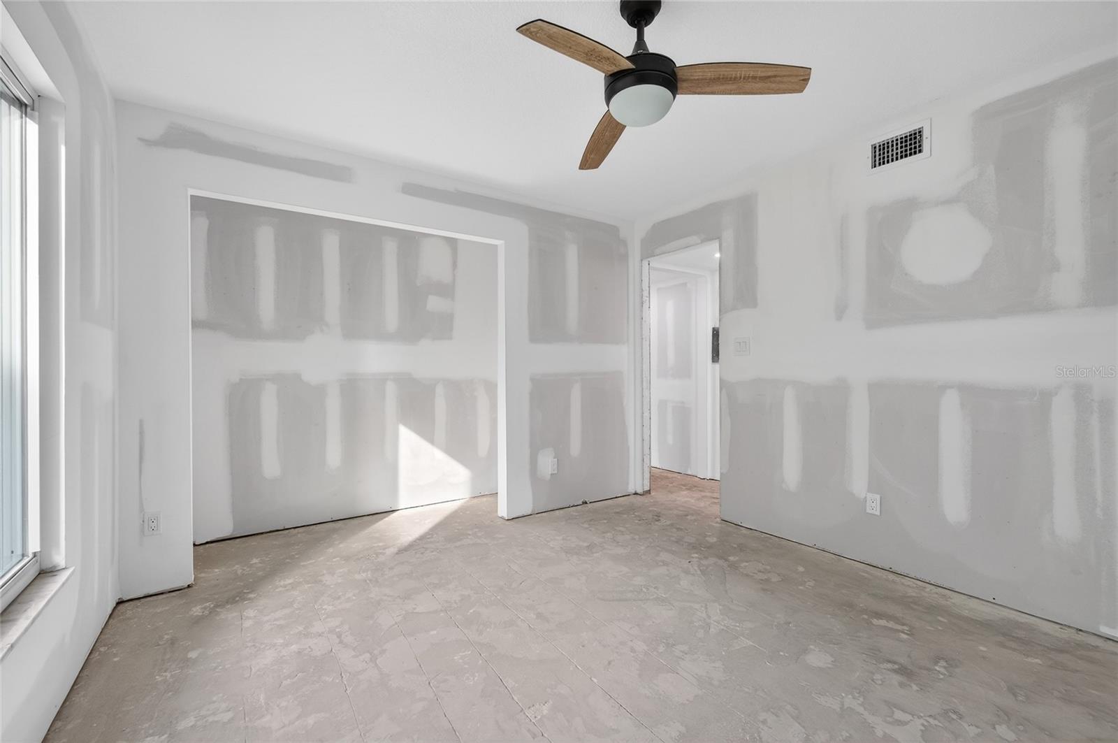 Image 29 of 56 For 5055 Beach Road 101