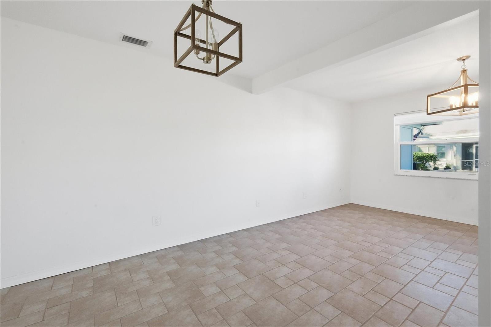 Image 15 of 54 For 1023 Beach Manor Circle 49