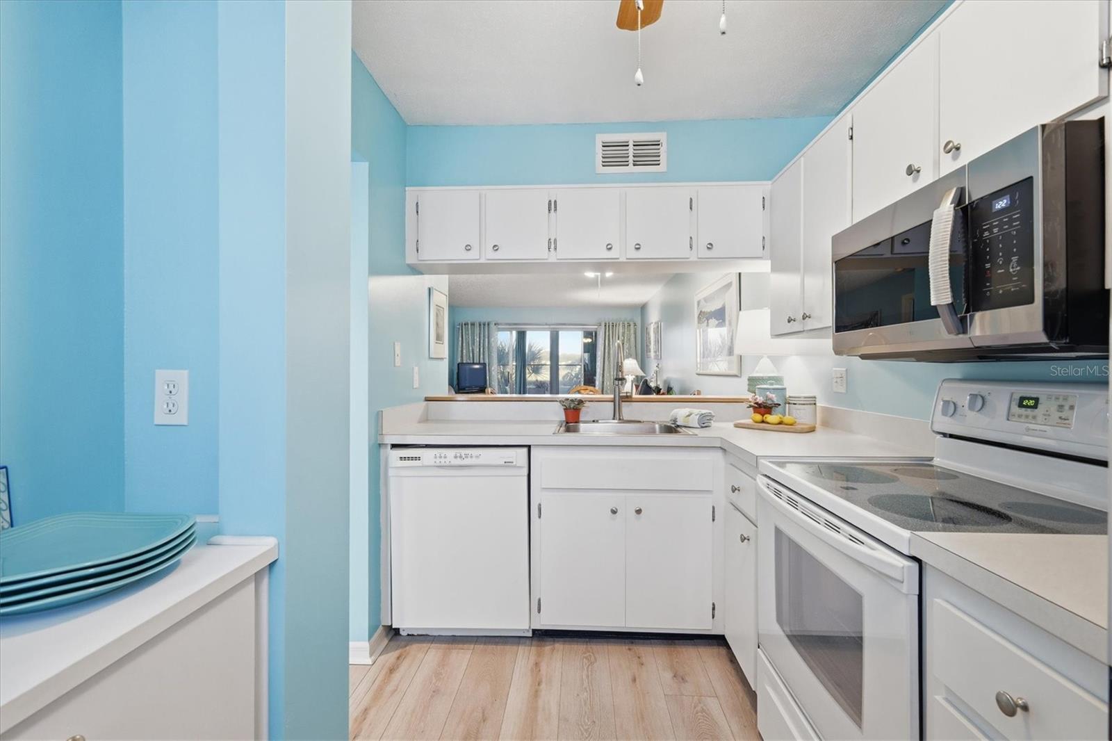 Image 11 of 51 For 404 Cerromar Circle N 116