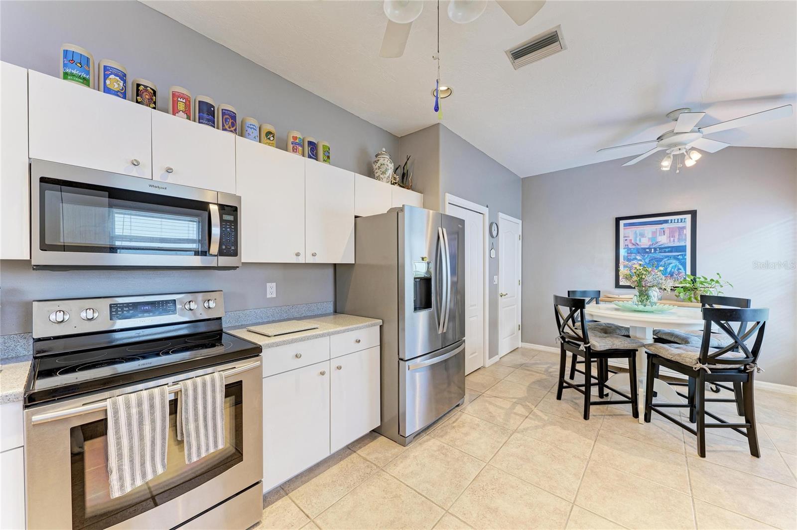 Image 11 of 51 For 3907 Alamanda Drive