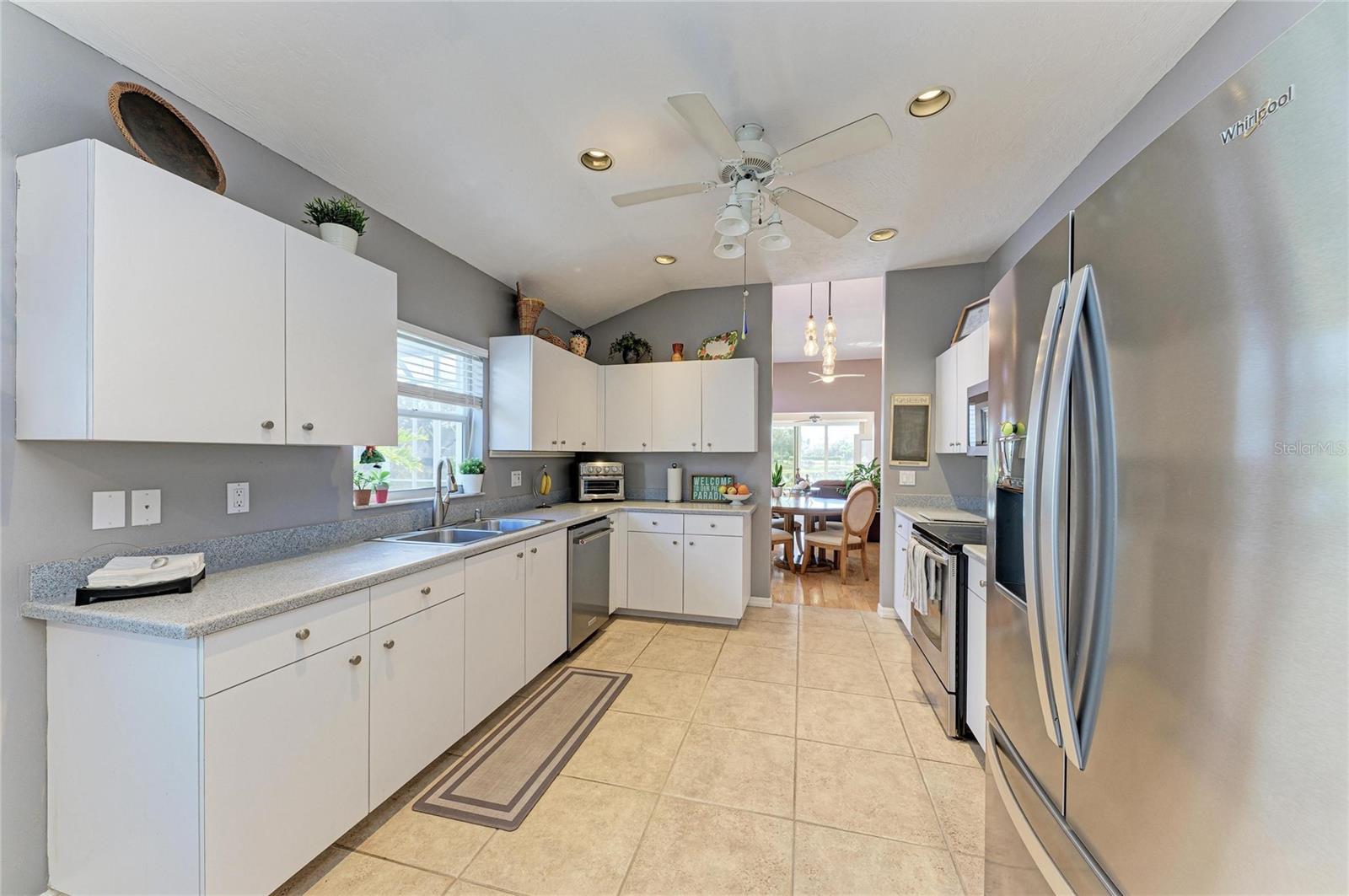 Image 12 of 51 For 3907 Alamanda Drive