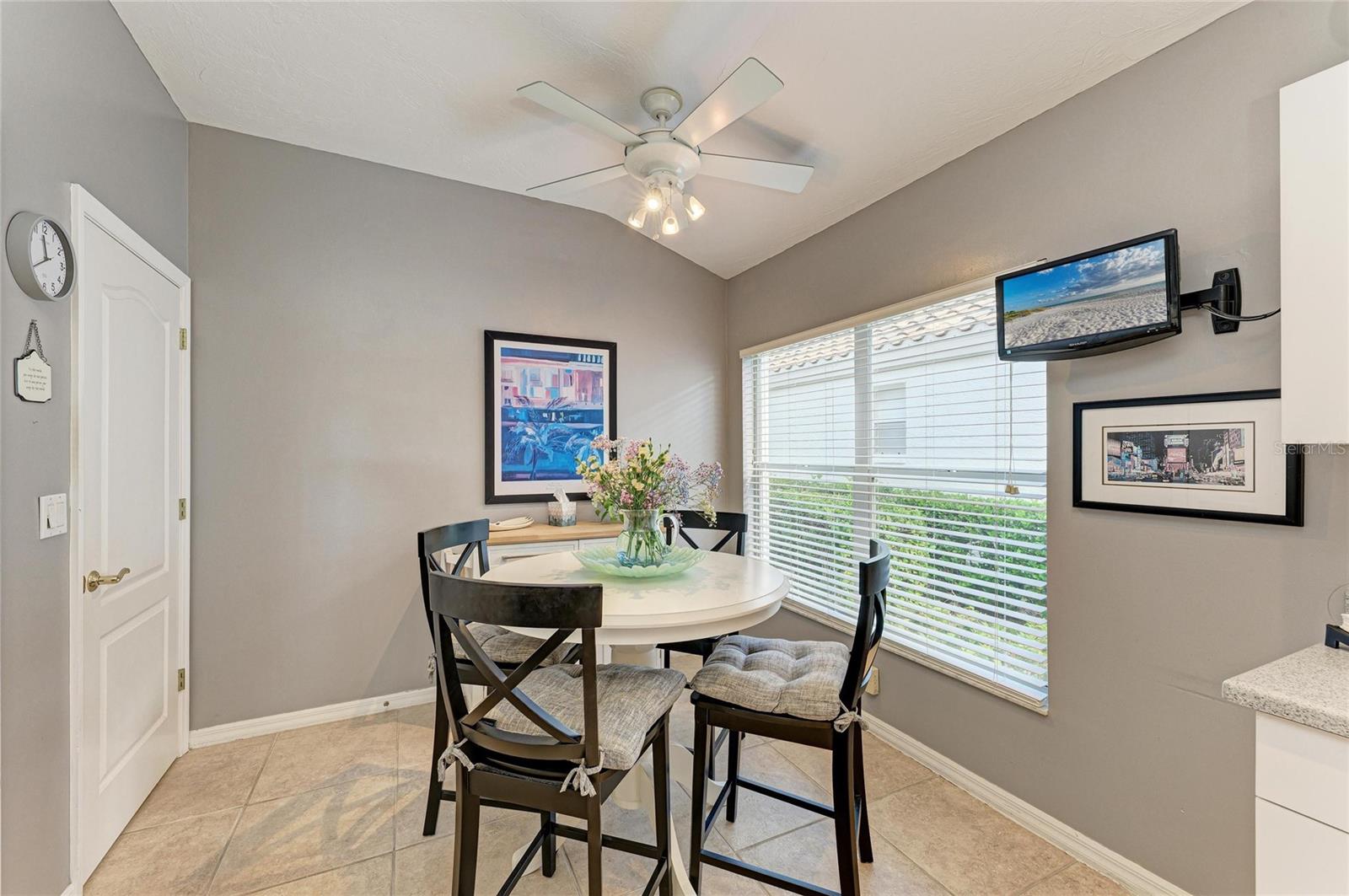 Image 13 of 51 For 3907 Alamanda Drive