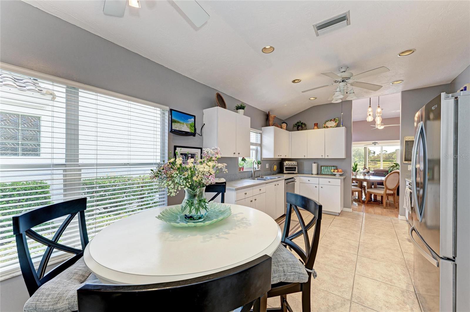 Image 14 of 51 For 3907 Alamanda Drive