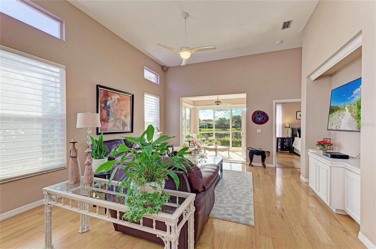 Image 18 of 51 For 3907 Alamanda Drive