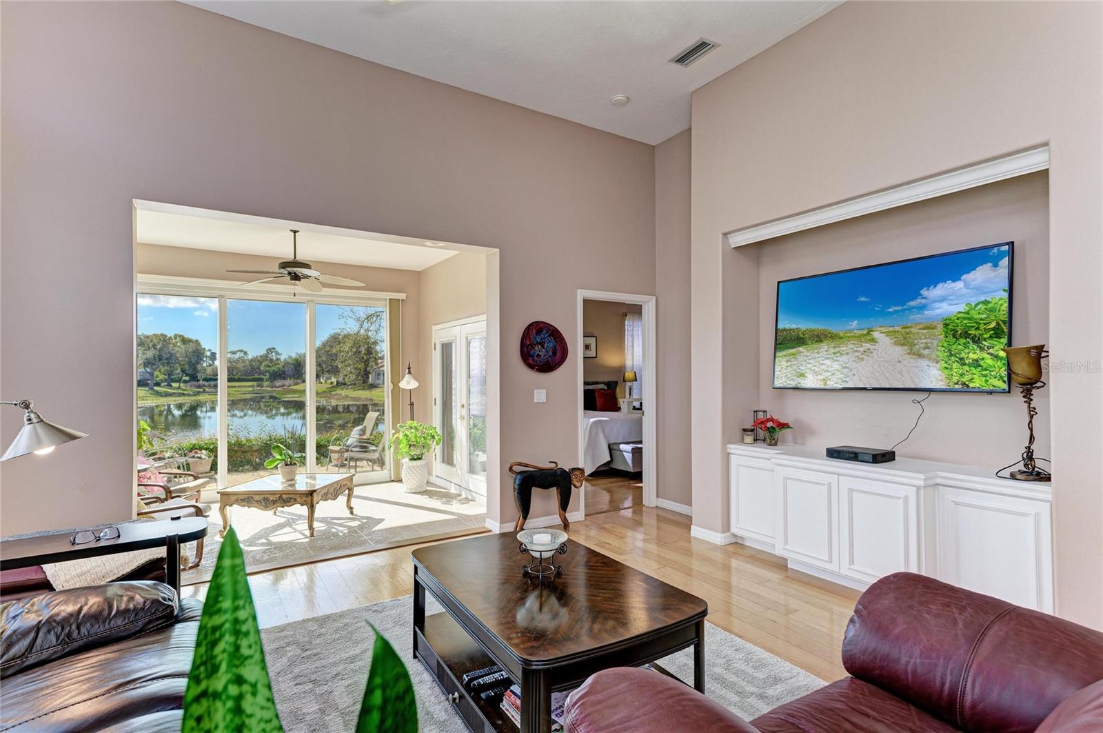 Image 19 of 51 For 3907 Alamanda Drive