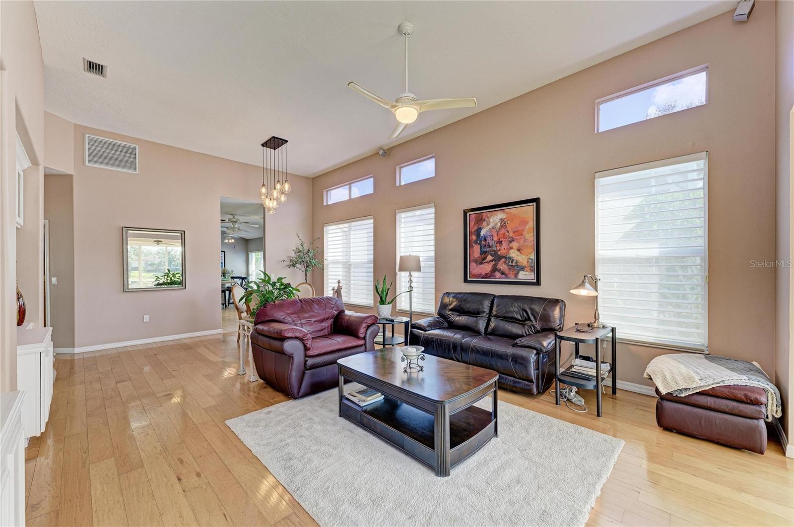 Image 21 of 51 For 3907 Alamanda Drive