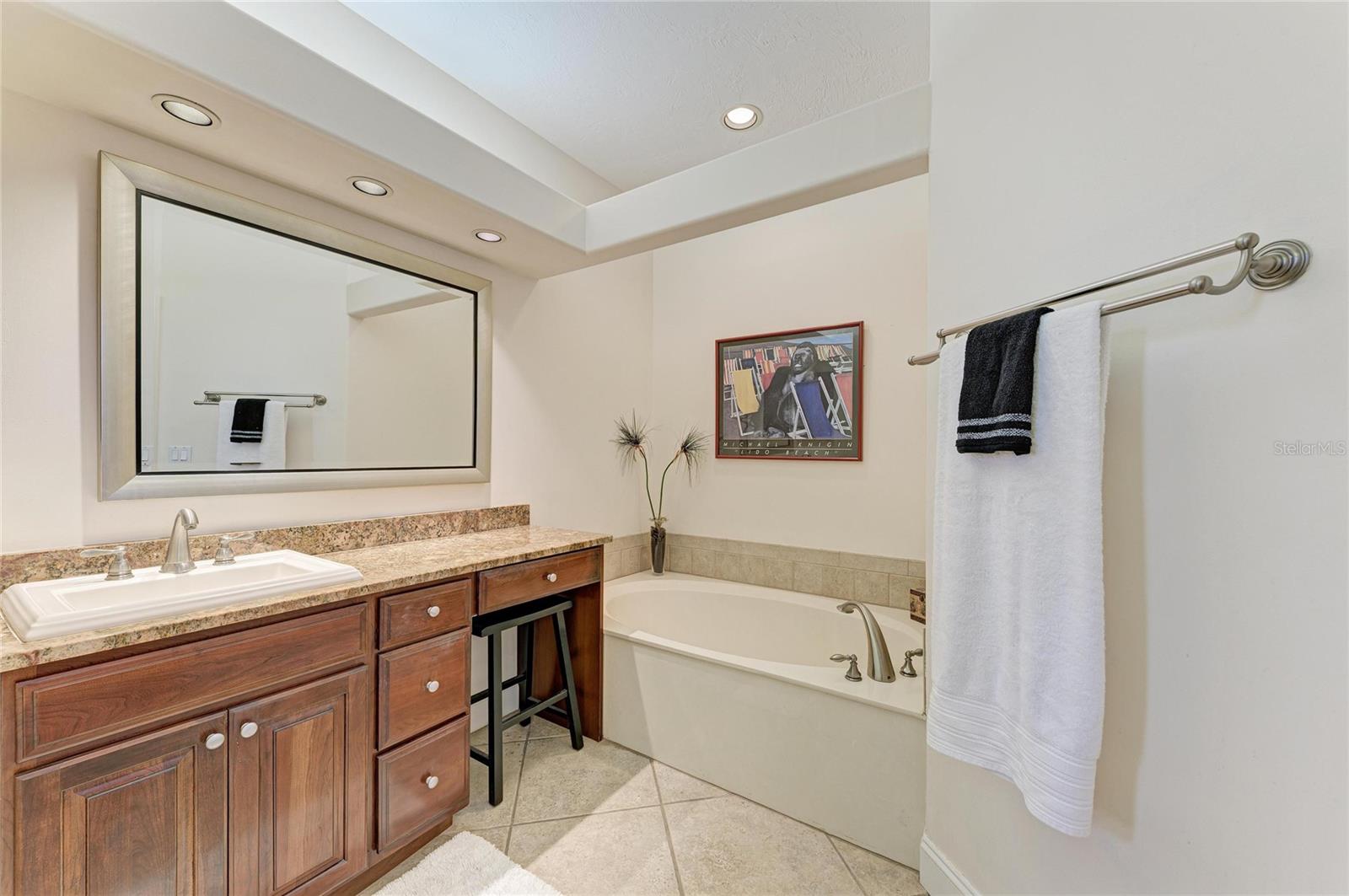 Image 28 of 51 For 3907 Alamanda Drive