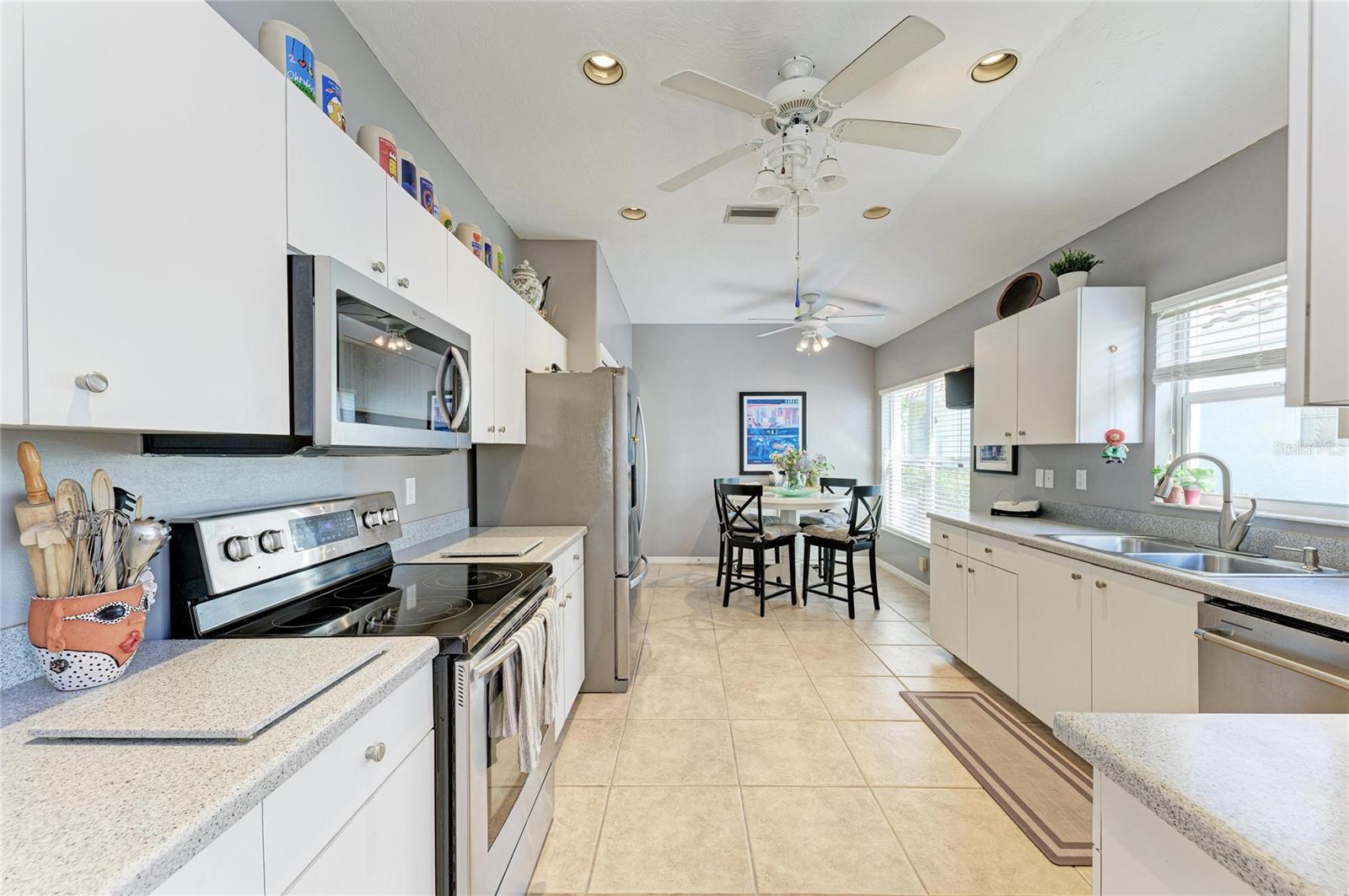 Image 9 of 51 For 3907 Alamanda Drive