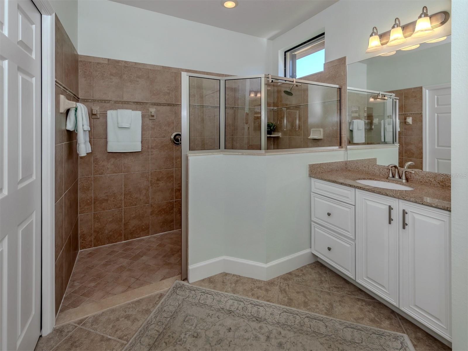 Image 18 of 63 For 20175 Pezzana Drive