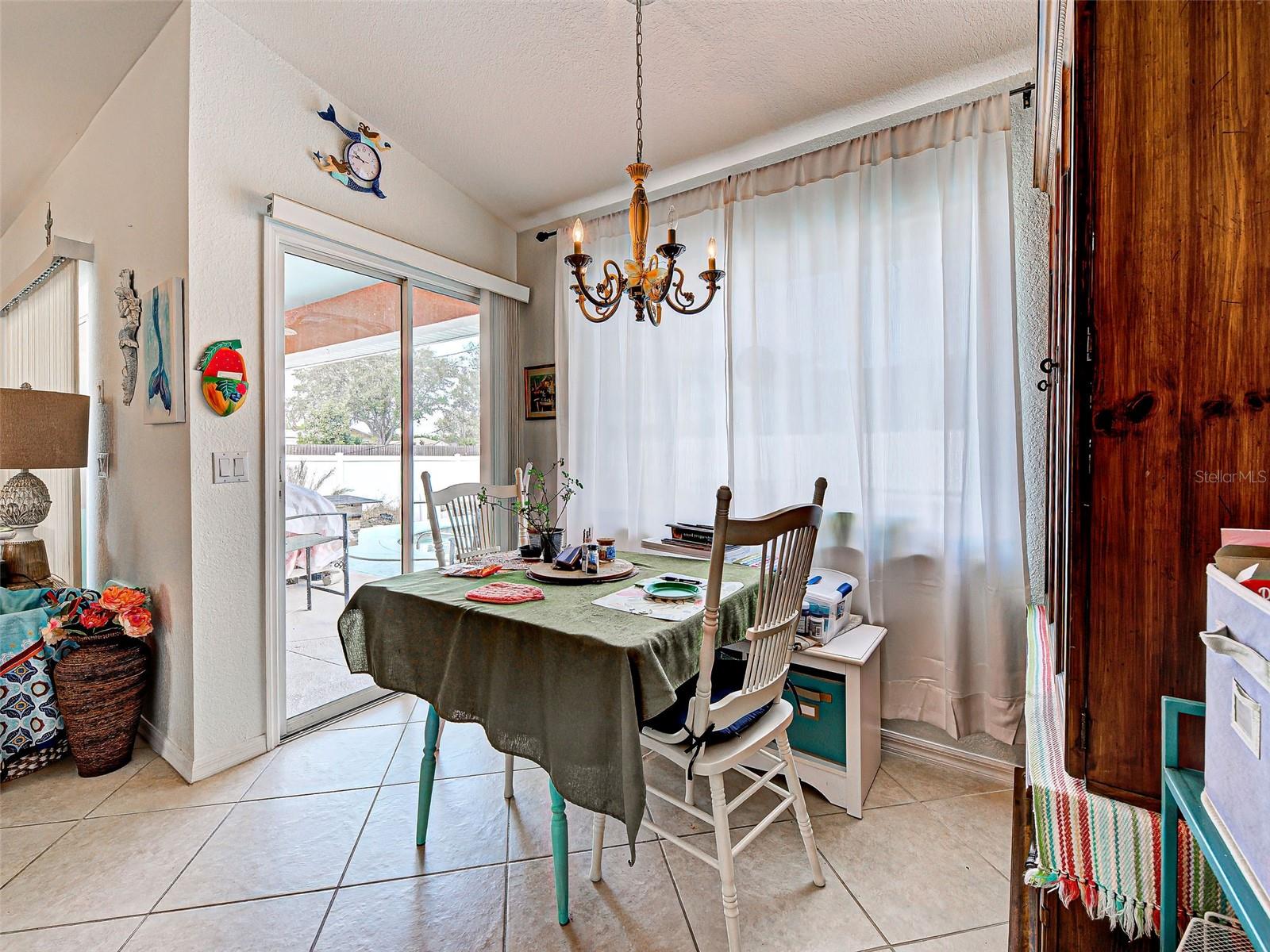 Image 21 of 32 For 11010 Greenway Avenue