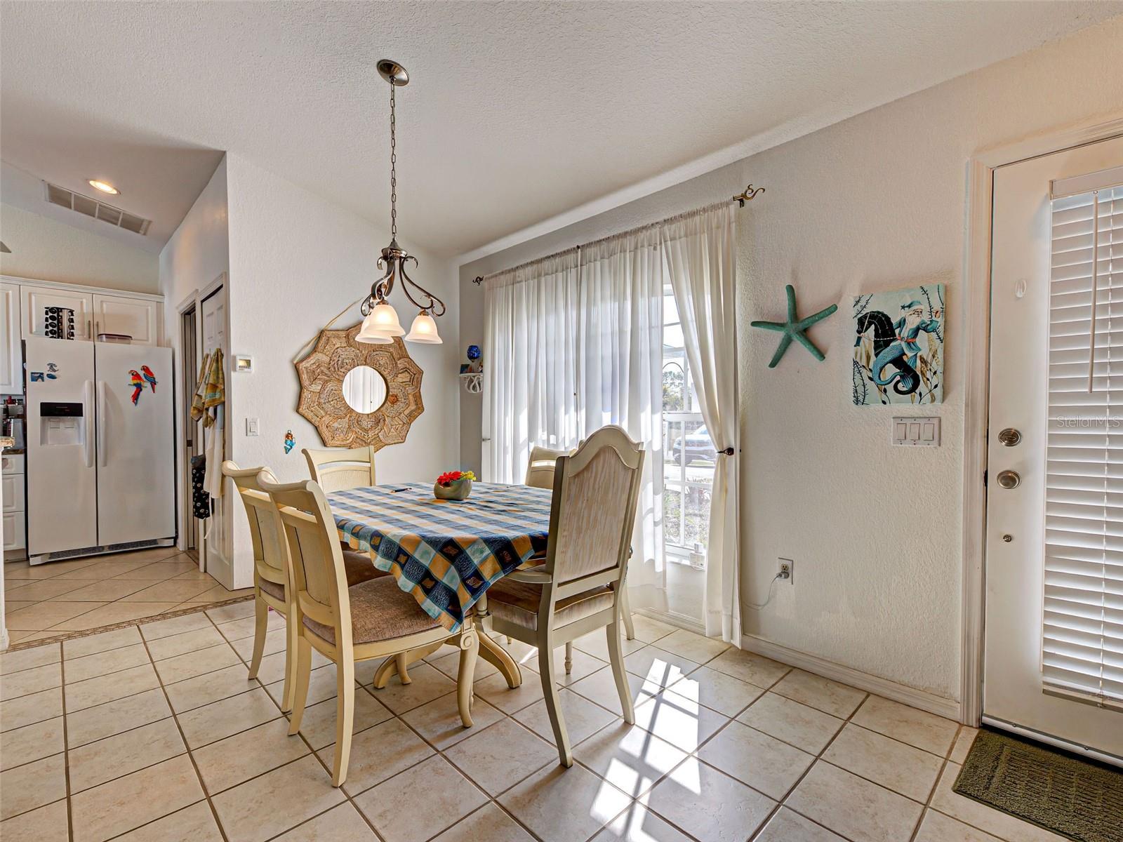 Image 7 of 32 For 11010 Greenway Avenue