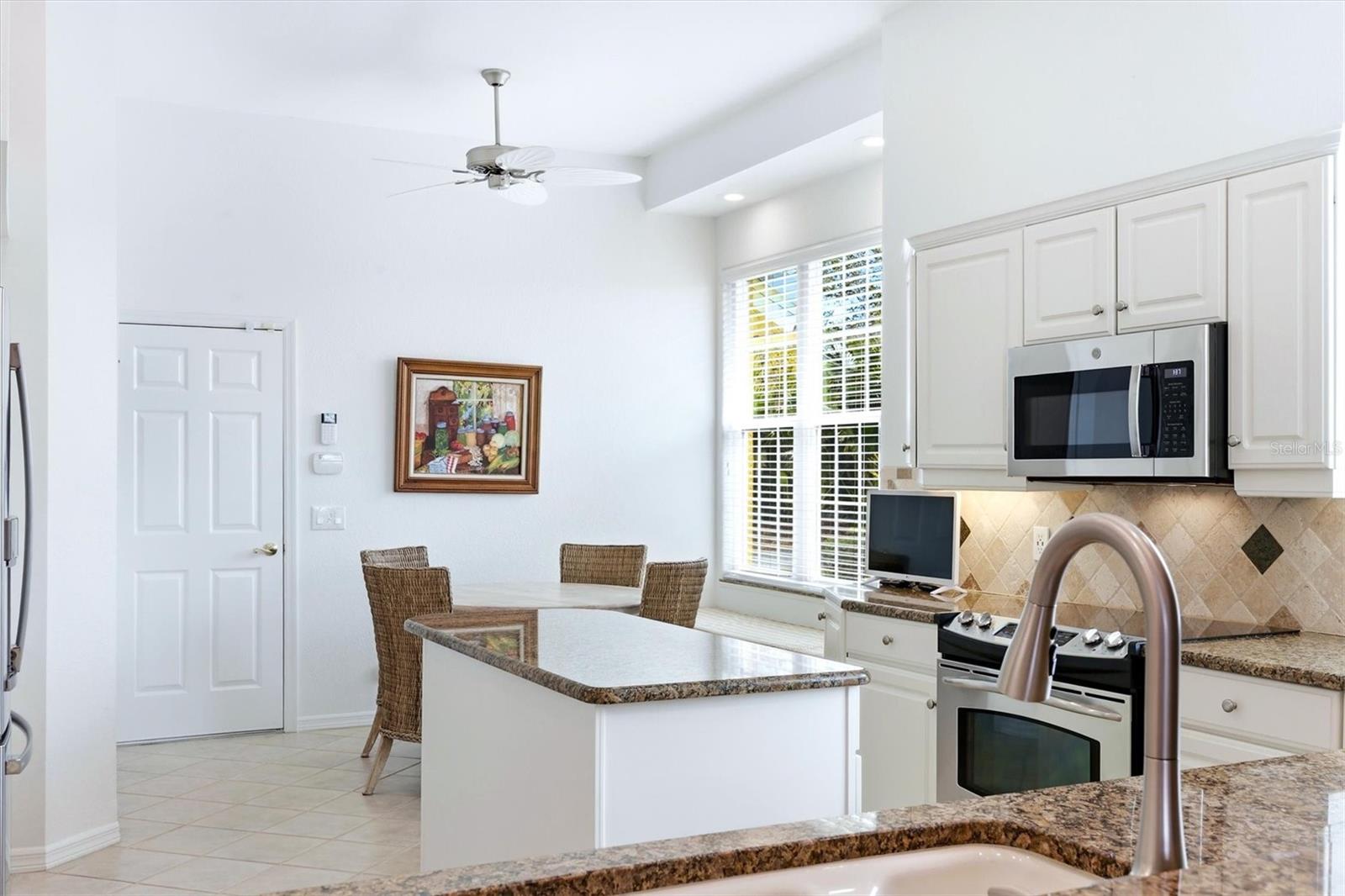 Image 17 of 53 For 304 Bermuda Court 14