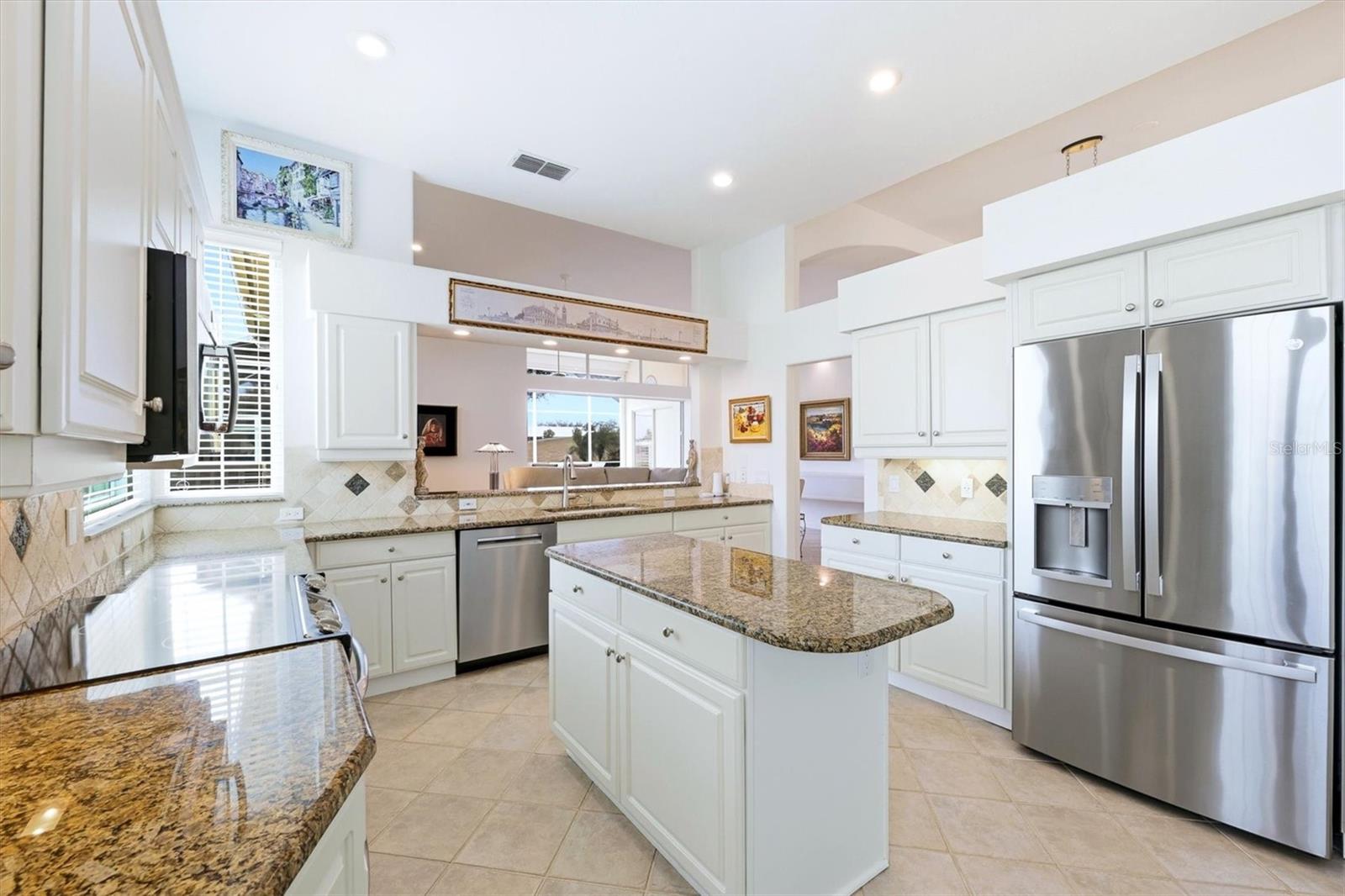 Image 19 of 53 For 304 Bermuda Court 14