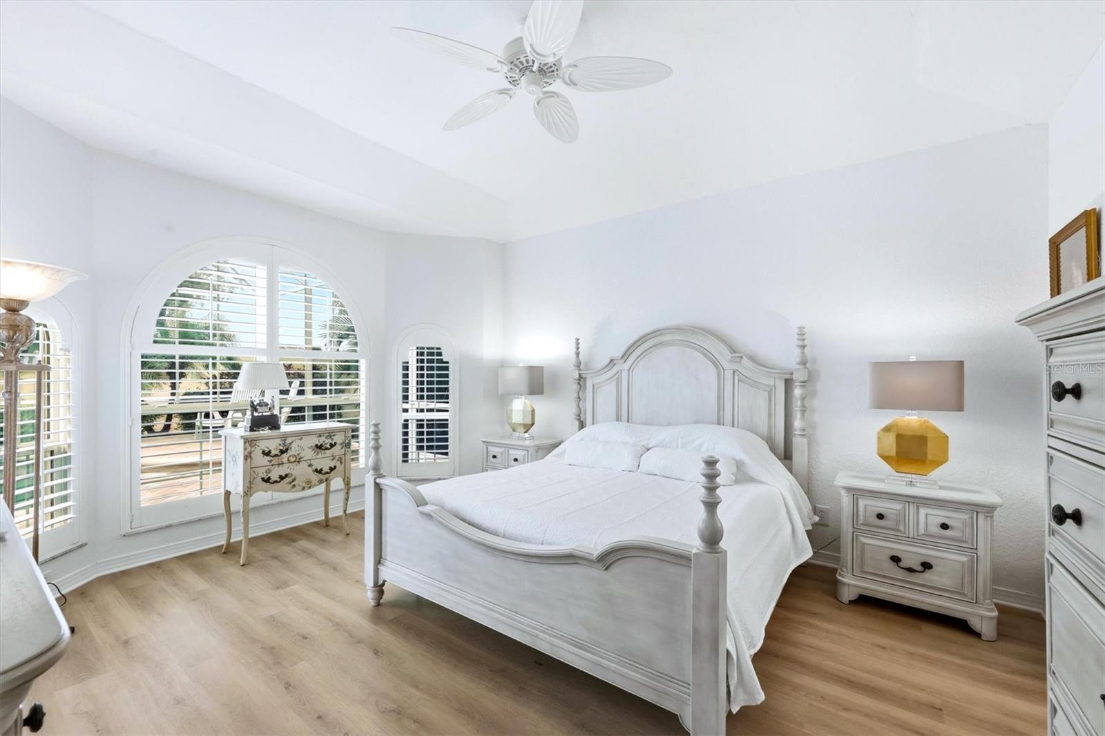 Image 22 of 53 For 304 Bermuda Court 14