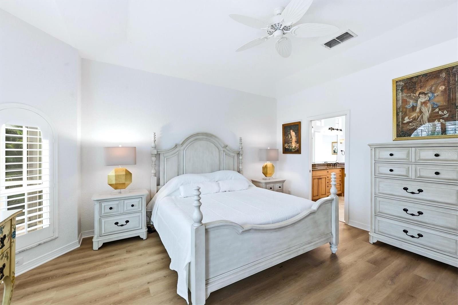 Image 23 of 53 For 304 Bermuda Court 14