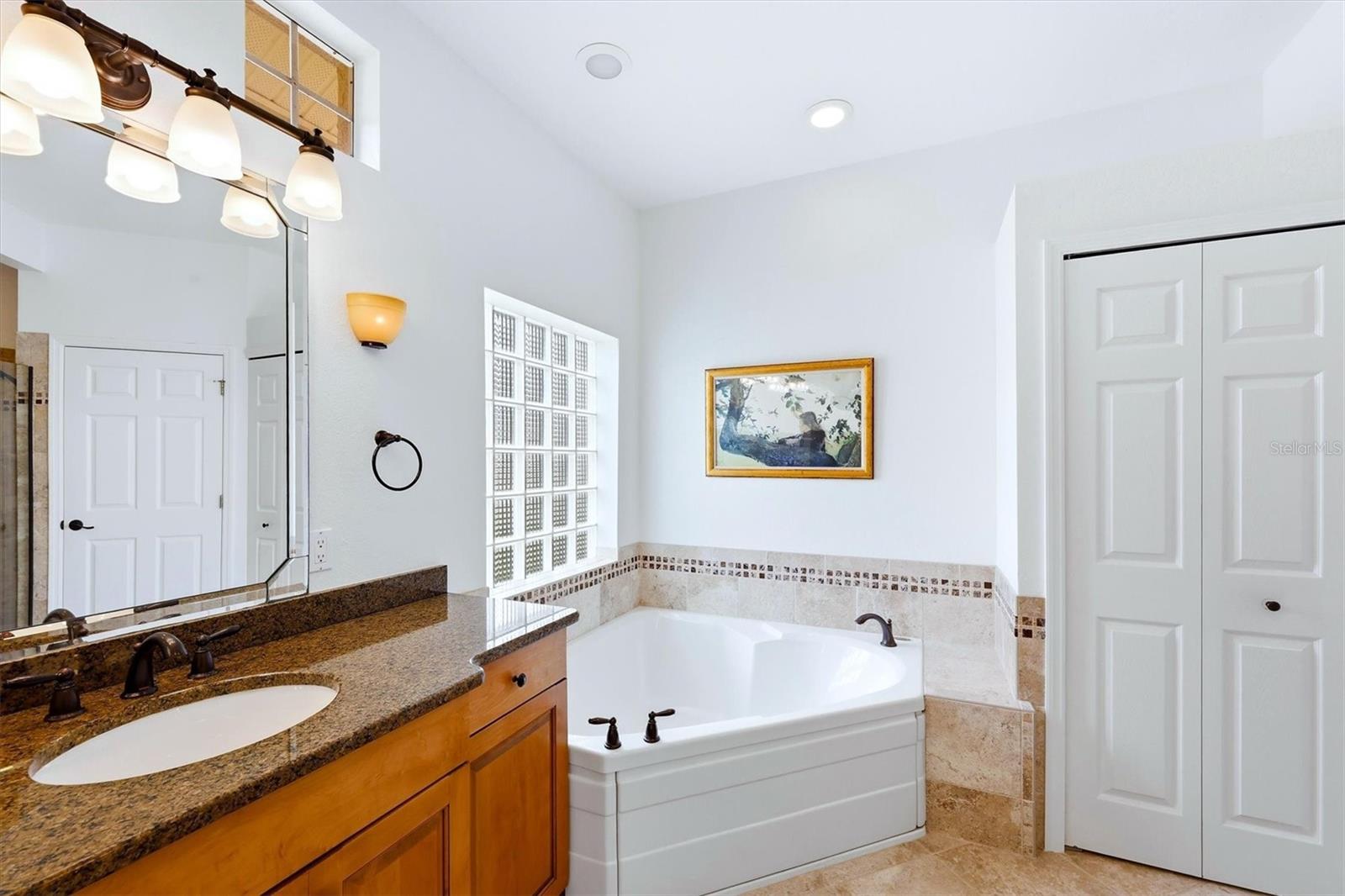 Image 25 of 53 For 304 Bermuda Court 14