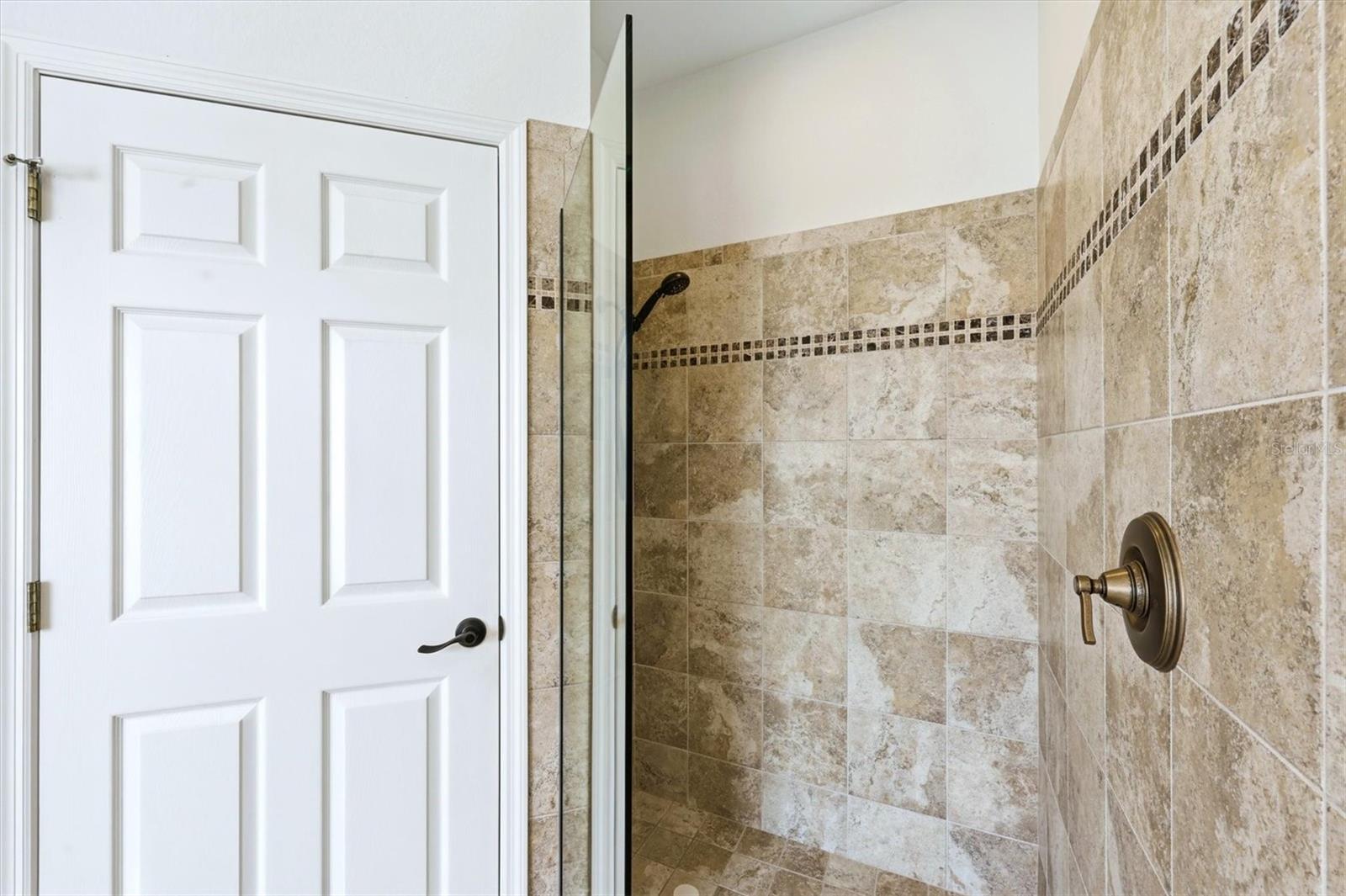 Image 26 of 53 For 304 Bermuda Court 14