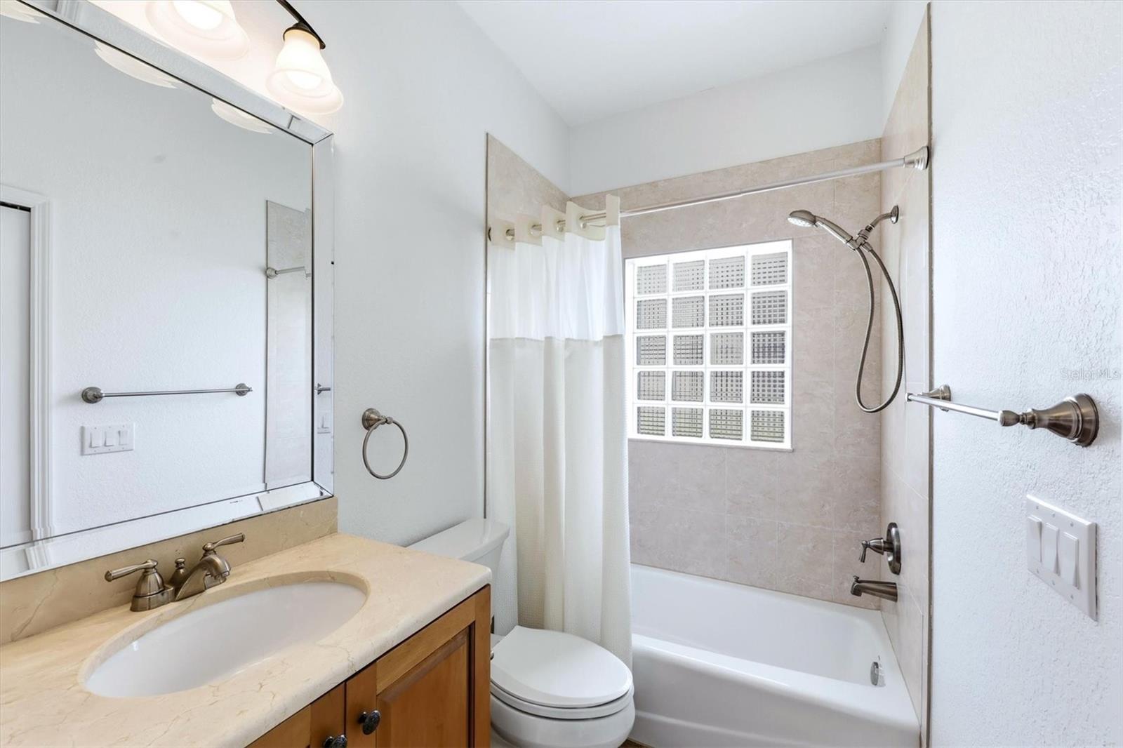 Image 29 of 53 For 304 Bermuda Court 14