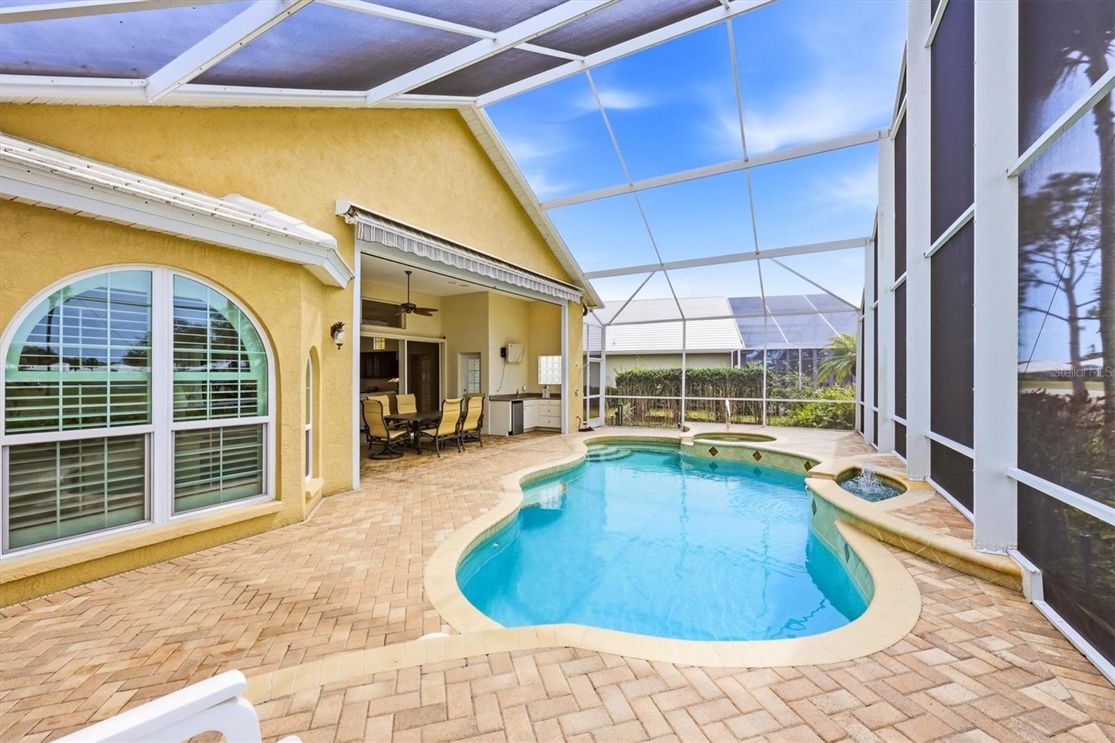 Image 34 of 53 For 304 Bermuda Court 14