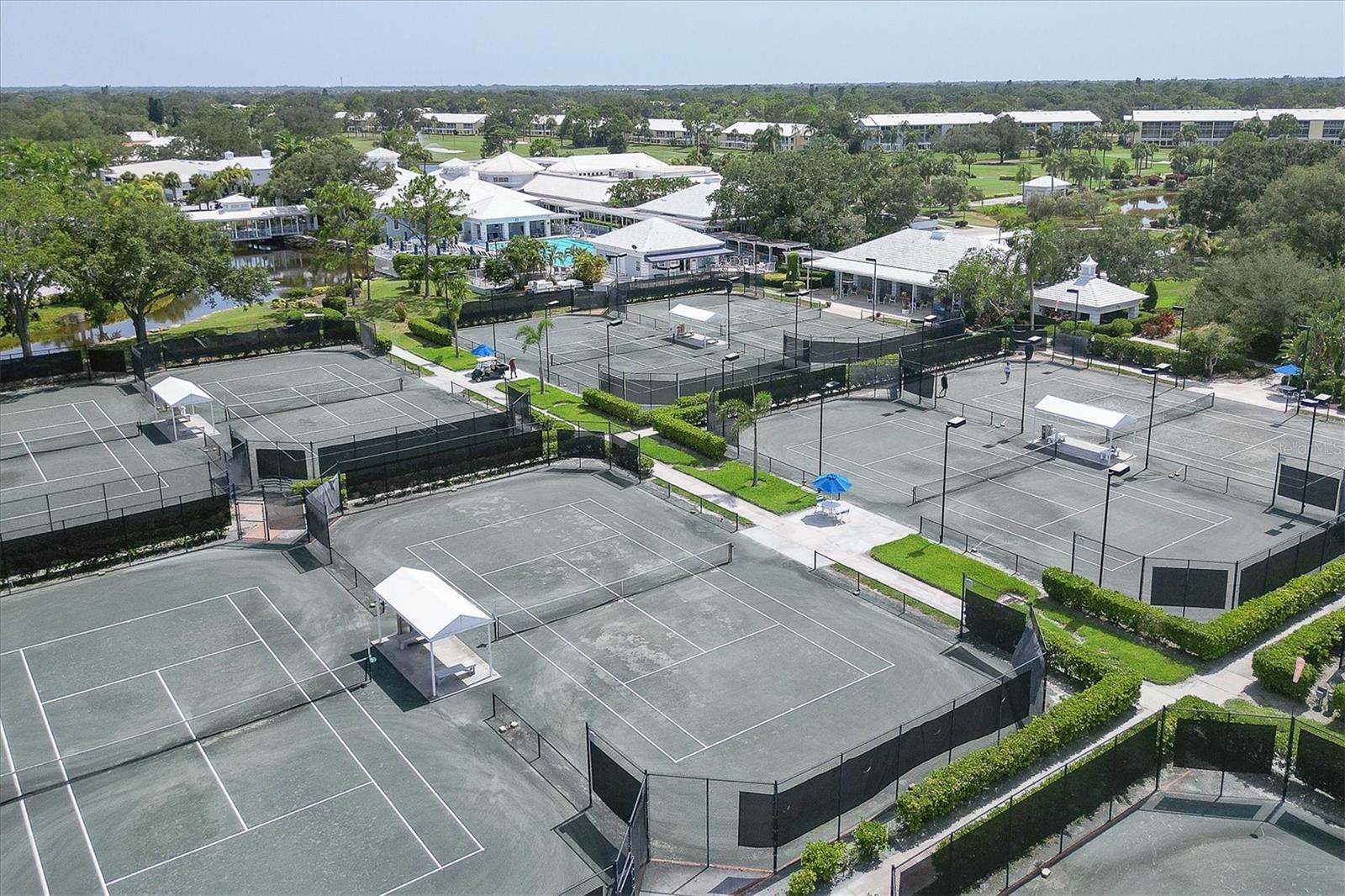 Image 43 of 53 For 304 Bermuda Court 14