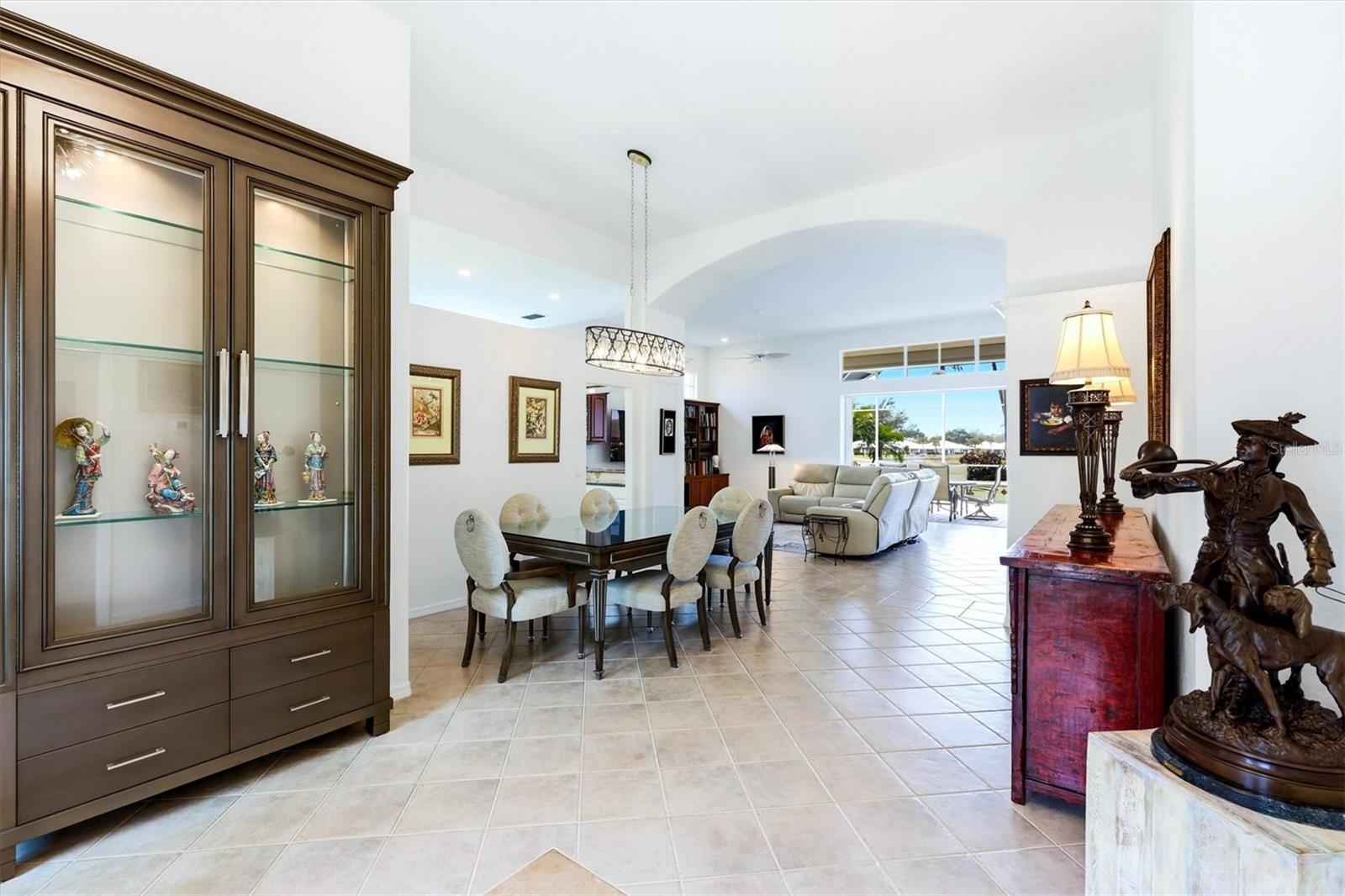 Image 6 of 53 For 304 Bermuda Court 14