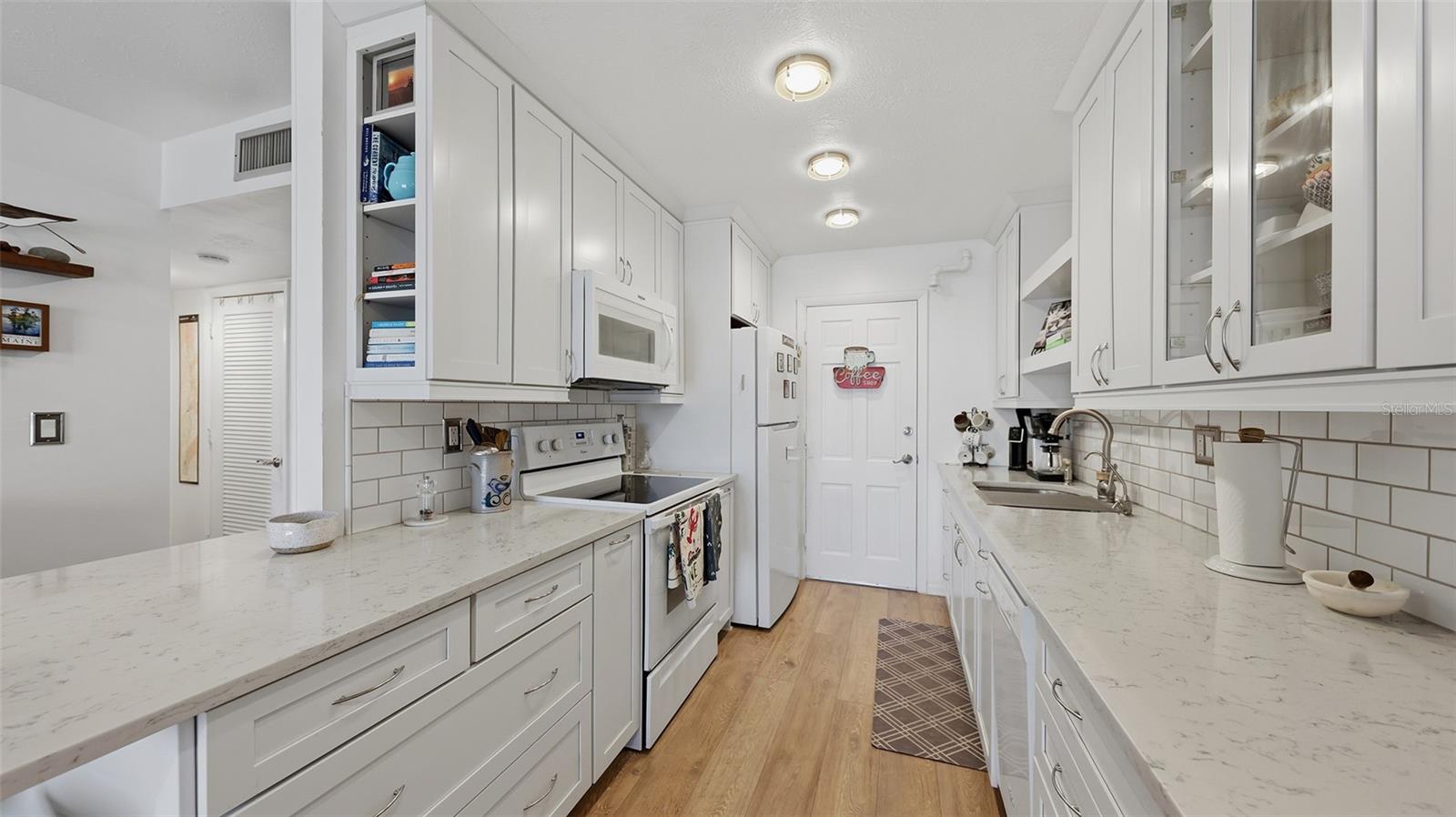 Image 10 of 33 For 200 The Esplanade N B2