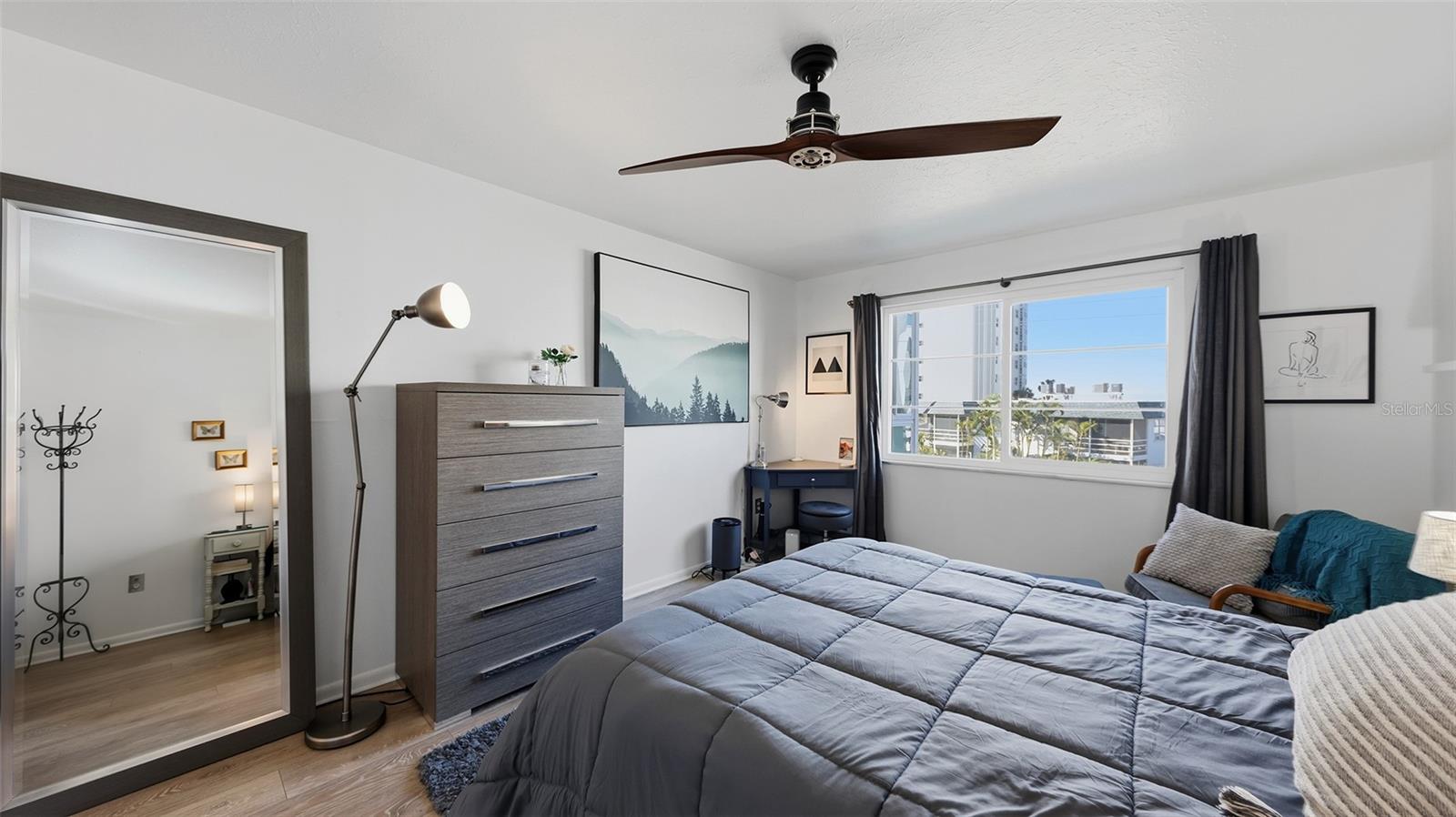 Image 14 of 33 For 200 The Esplanade N B2