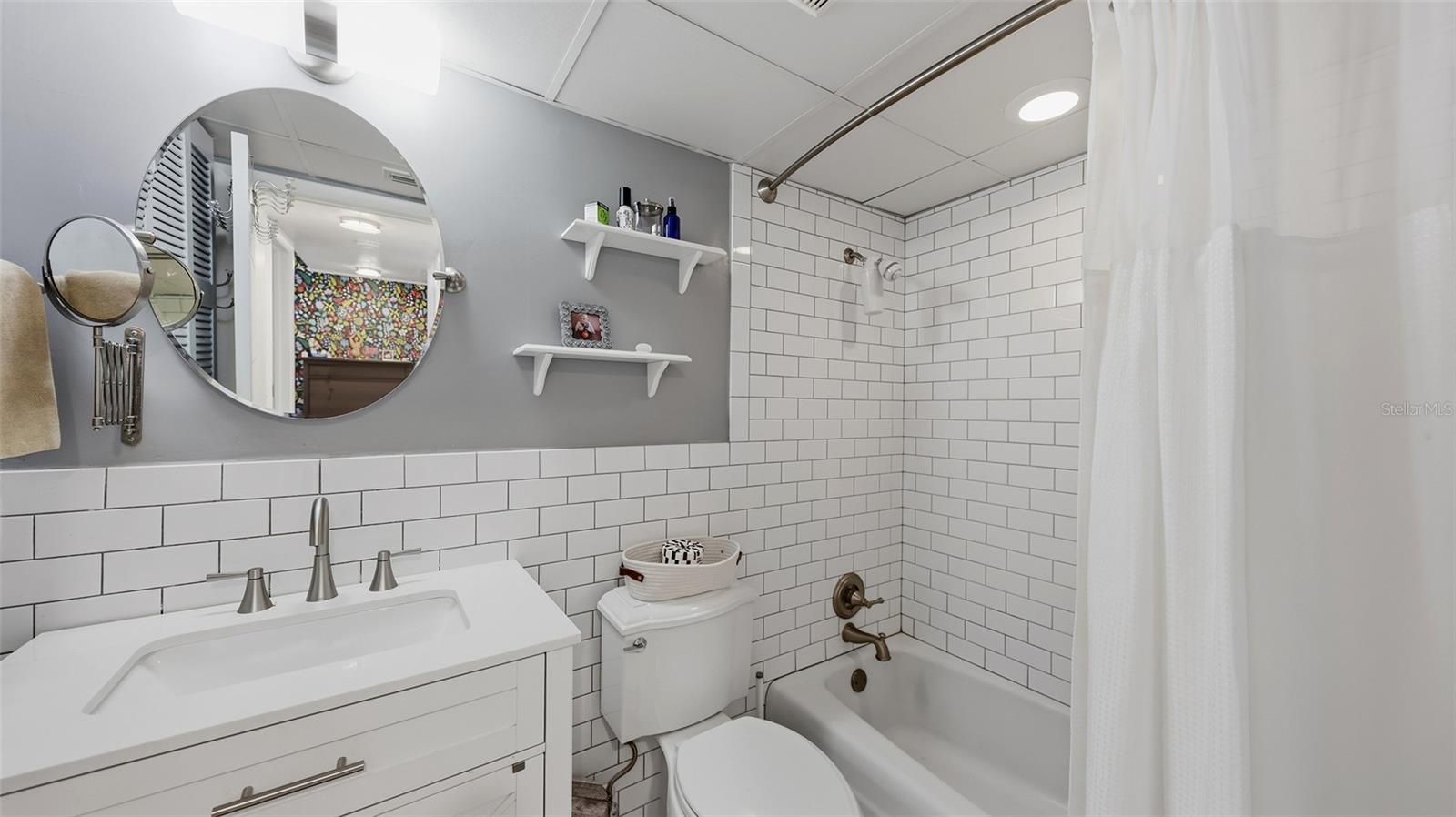 Image 16 of 33 For 200 The Esplanade N B2