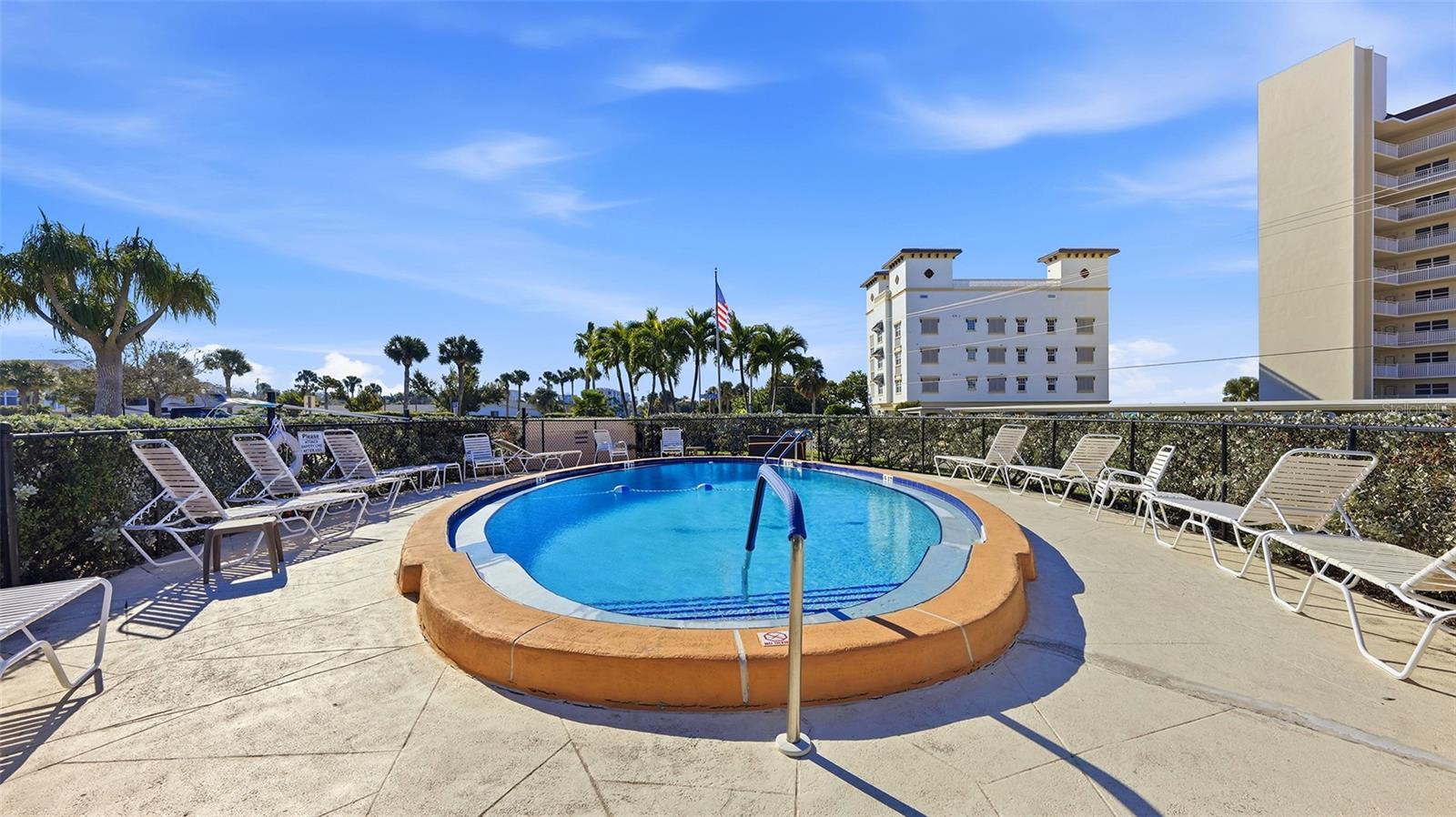 Image 2 of 33 For 200 The Esplanade N B2