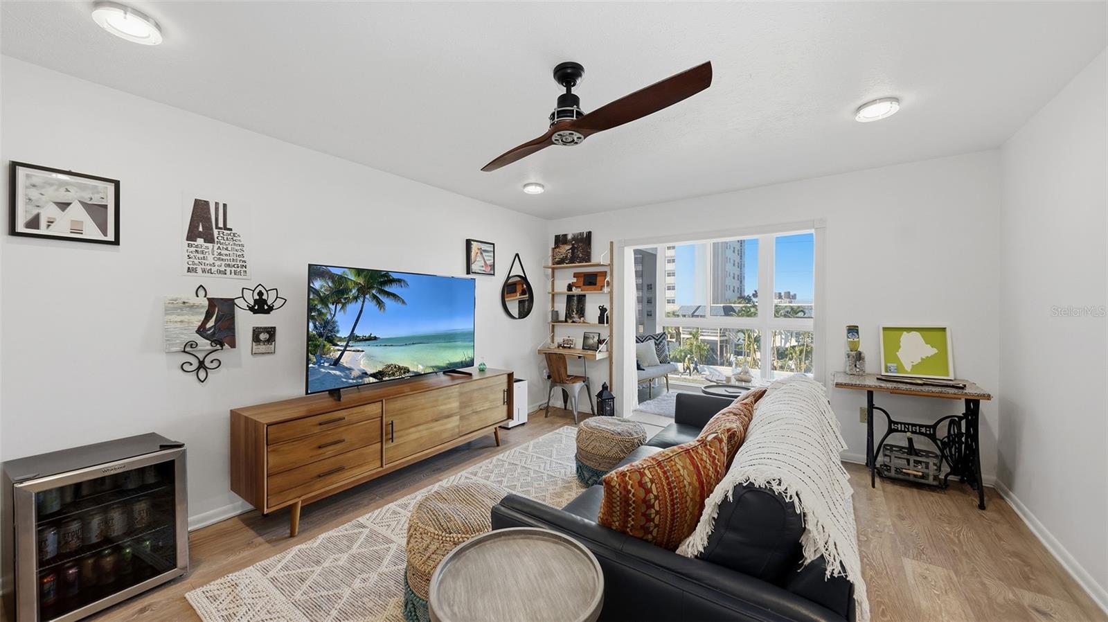 Image 4 of 33 For 200 The Esplanade N B2