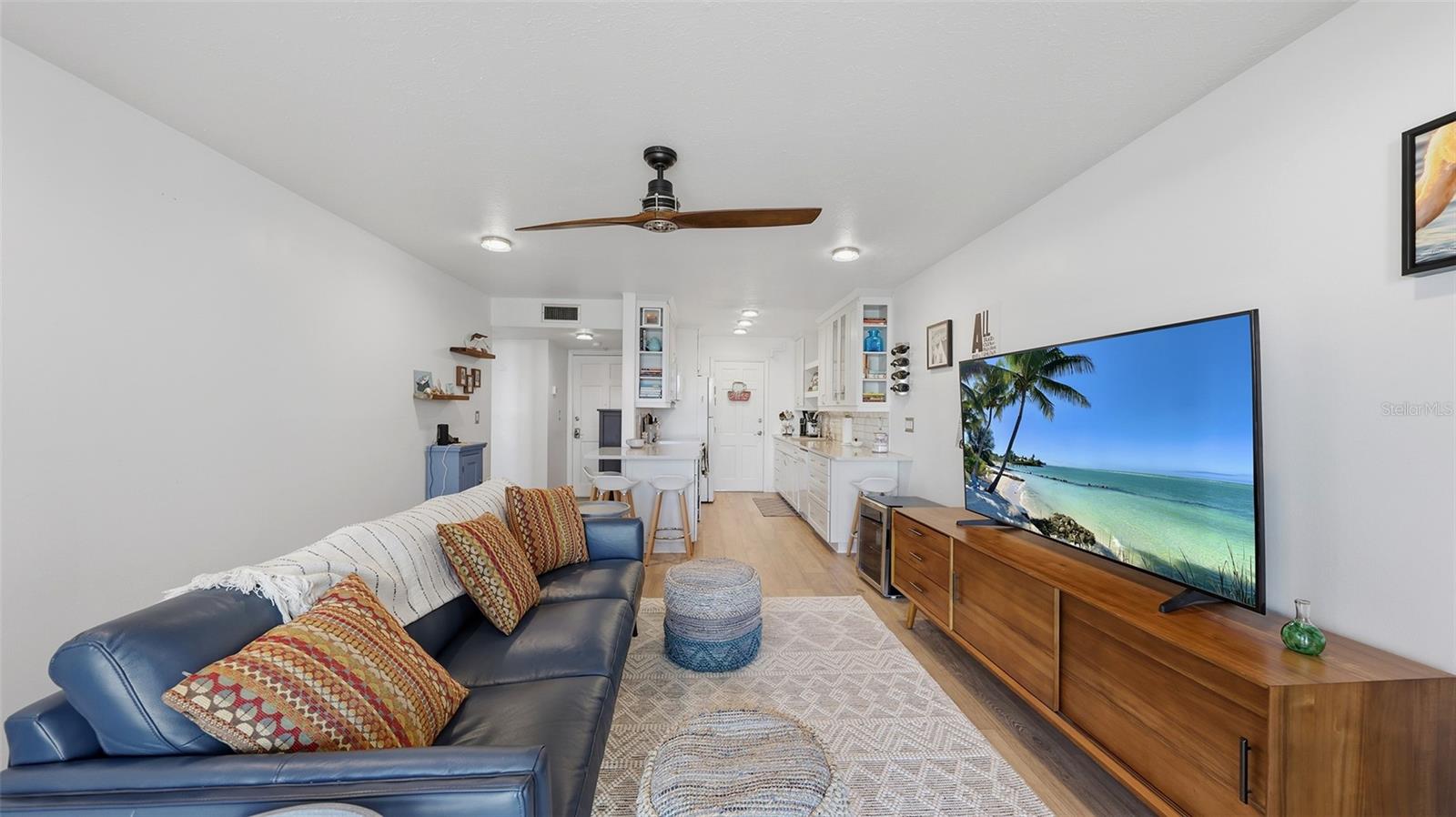 Image 5 of 33 For 200 The Esplanade N B2