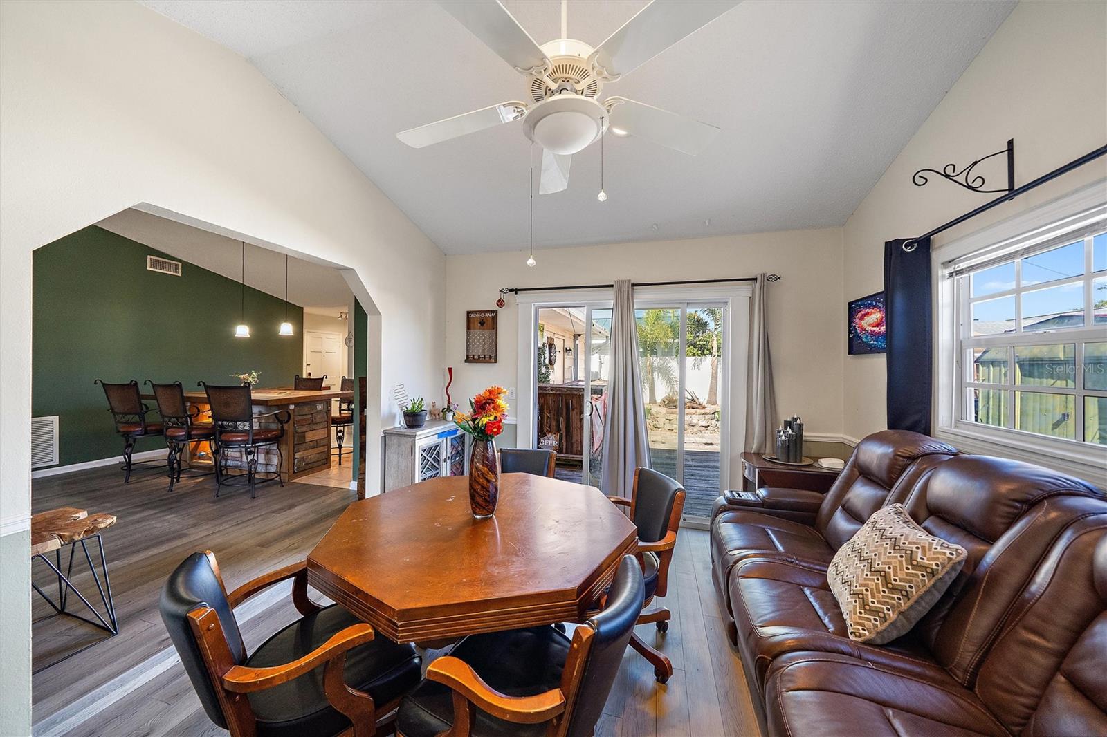 Image 12 of 28 For 1056 Hope Street