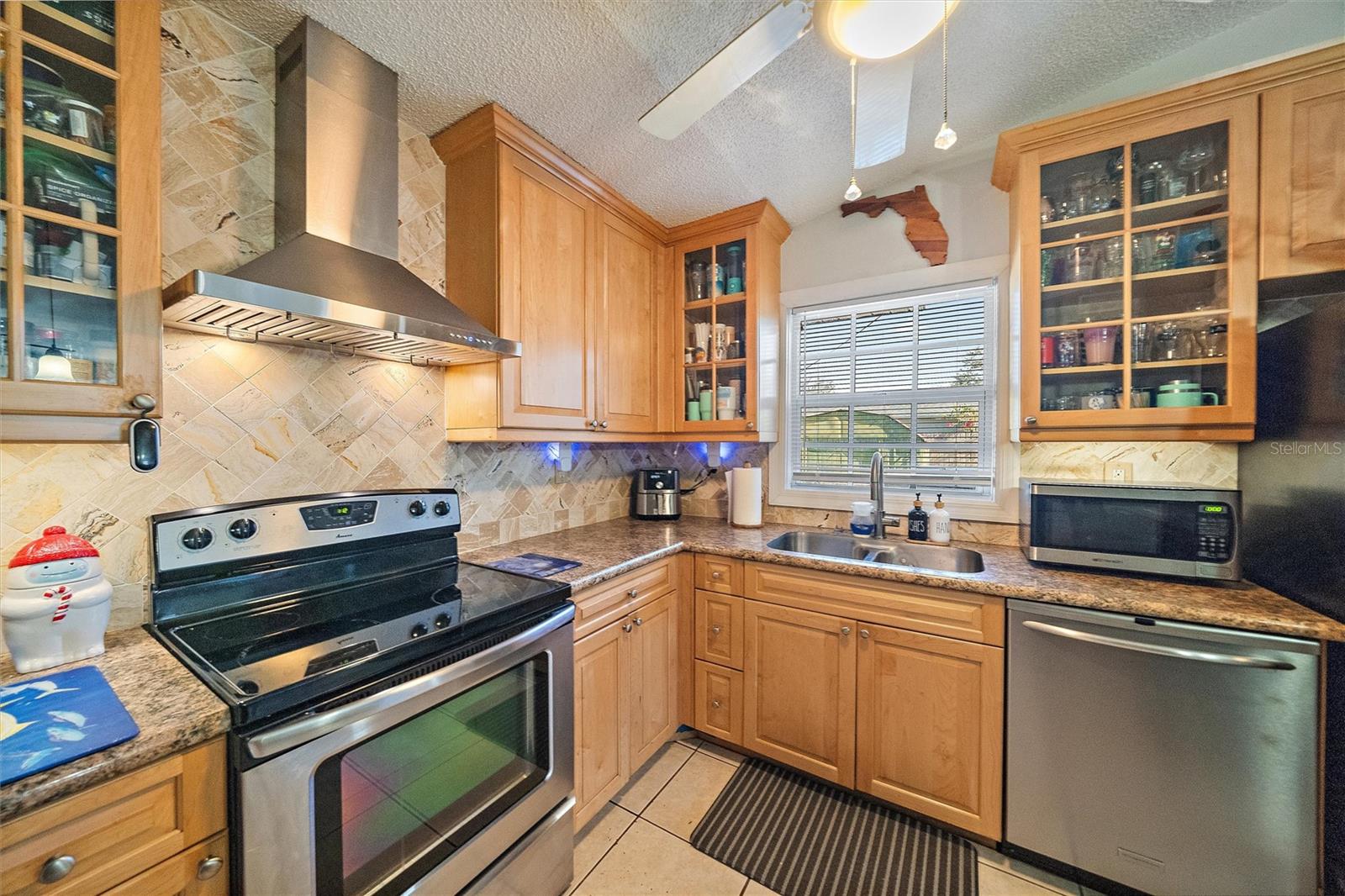 Image 5 of 28 For 1056 Hope Street