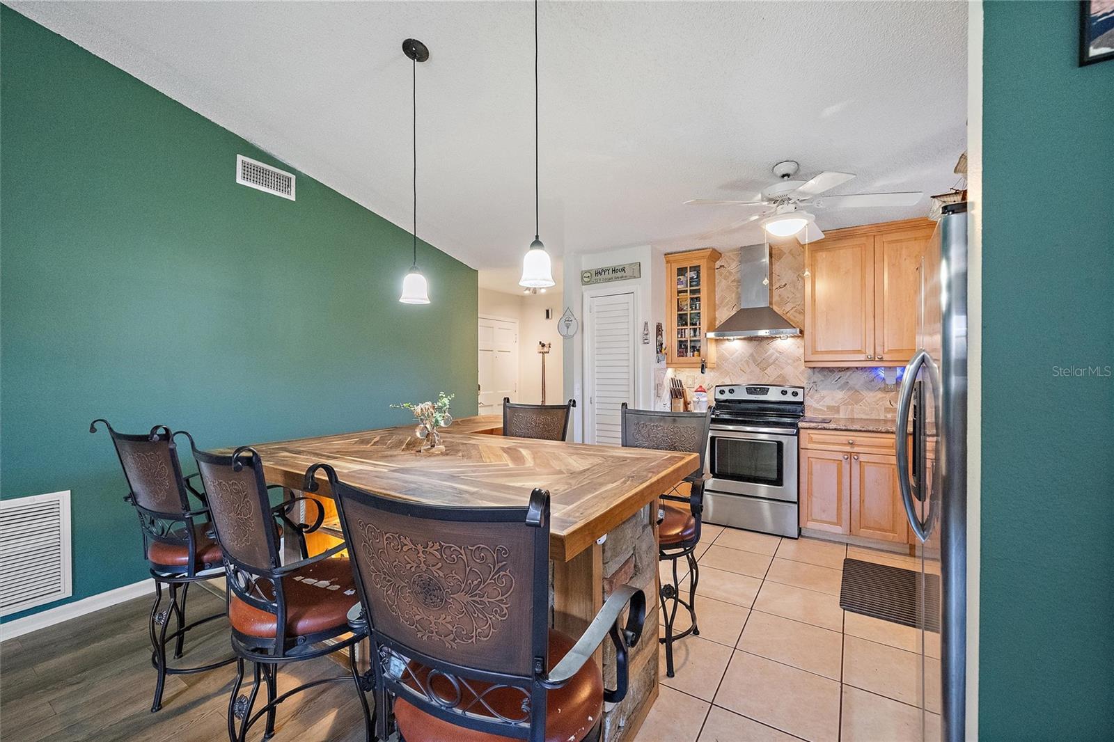 Image 7 of 28 For 1056 Hope Street