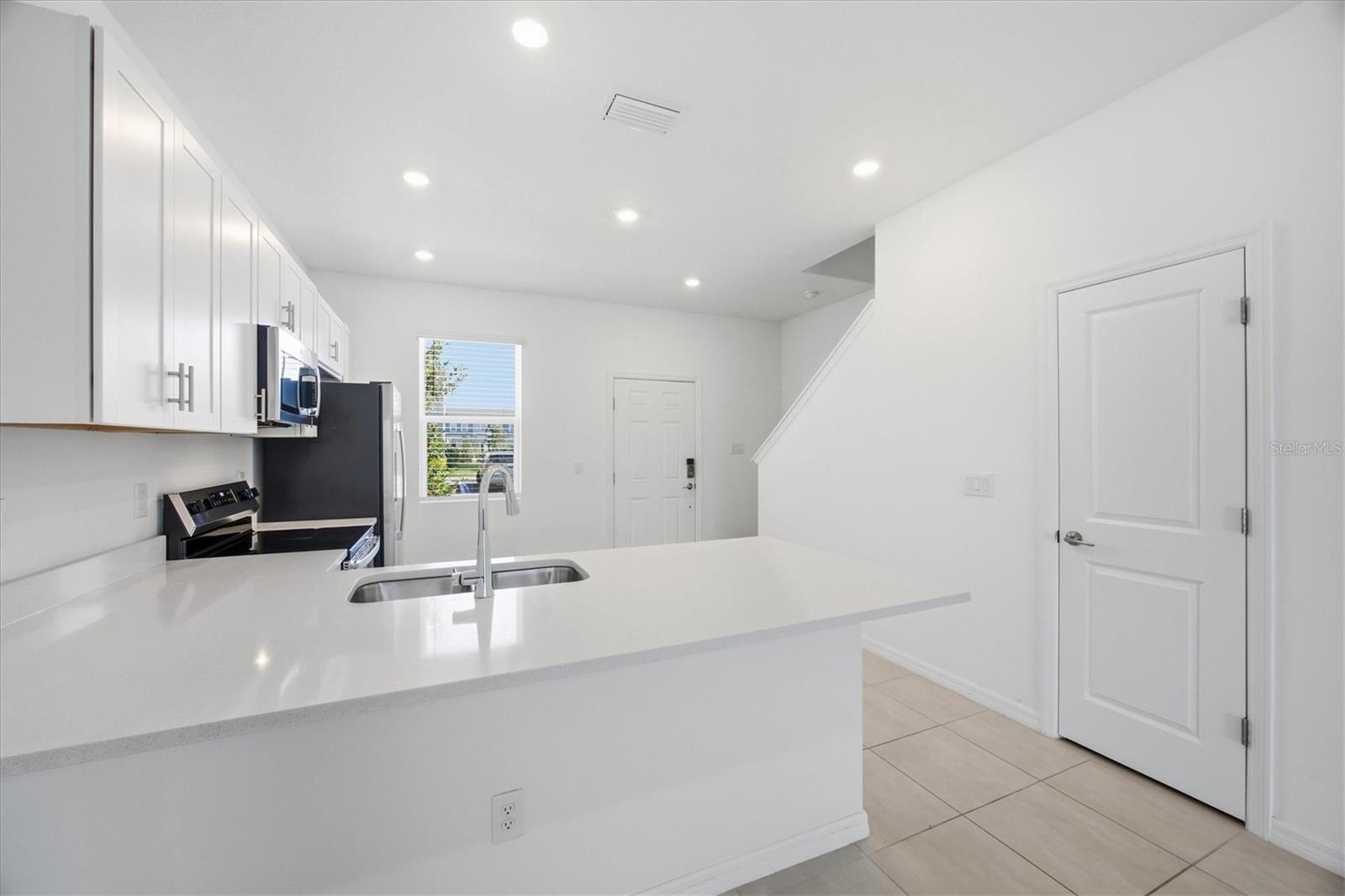 Image 10 of 41 For 8757 Daybreak Street