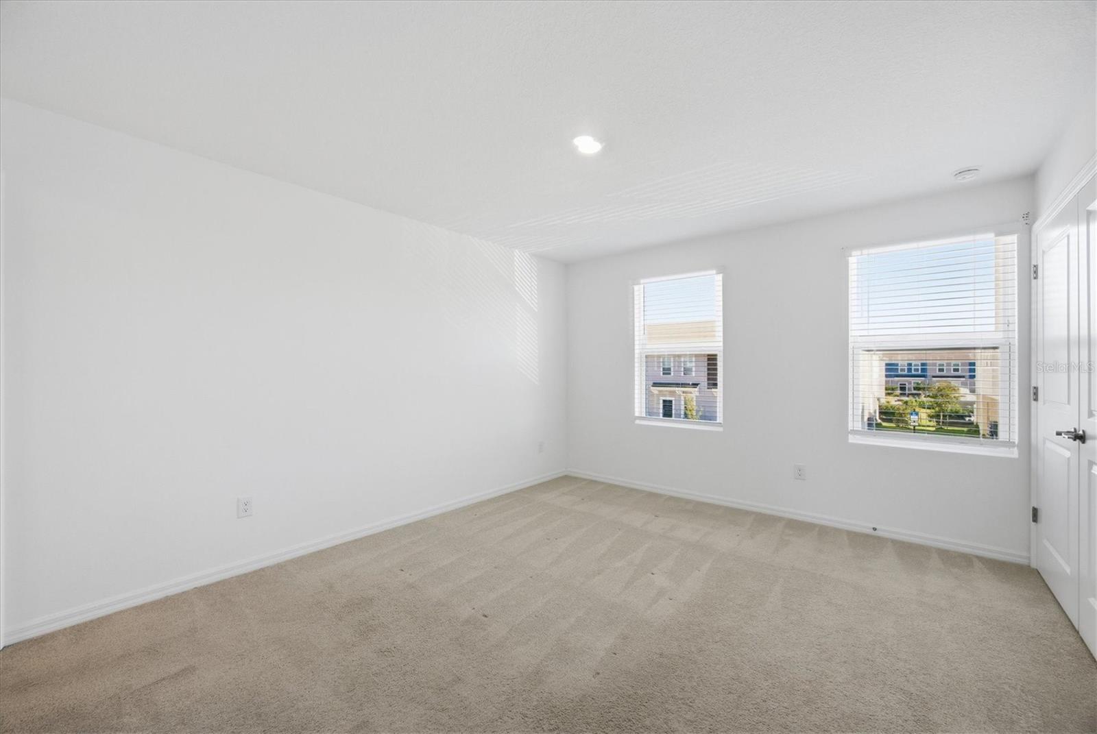 Image 17 of 41 For 8757 Daybreak Street